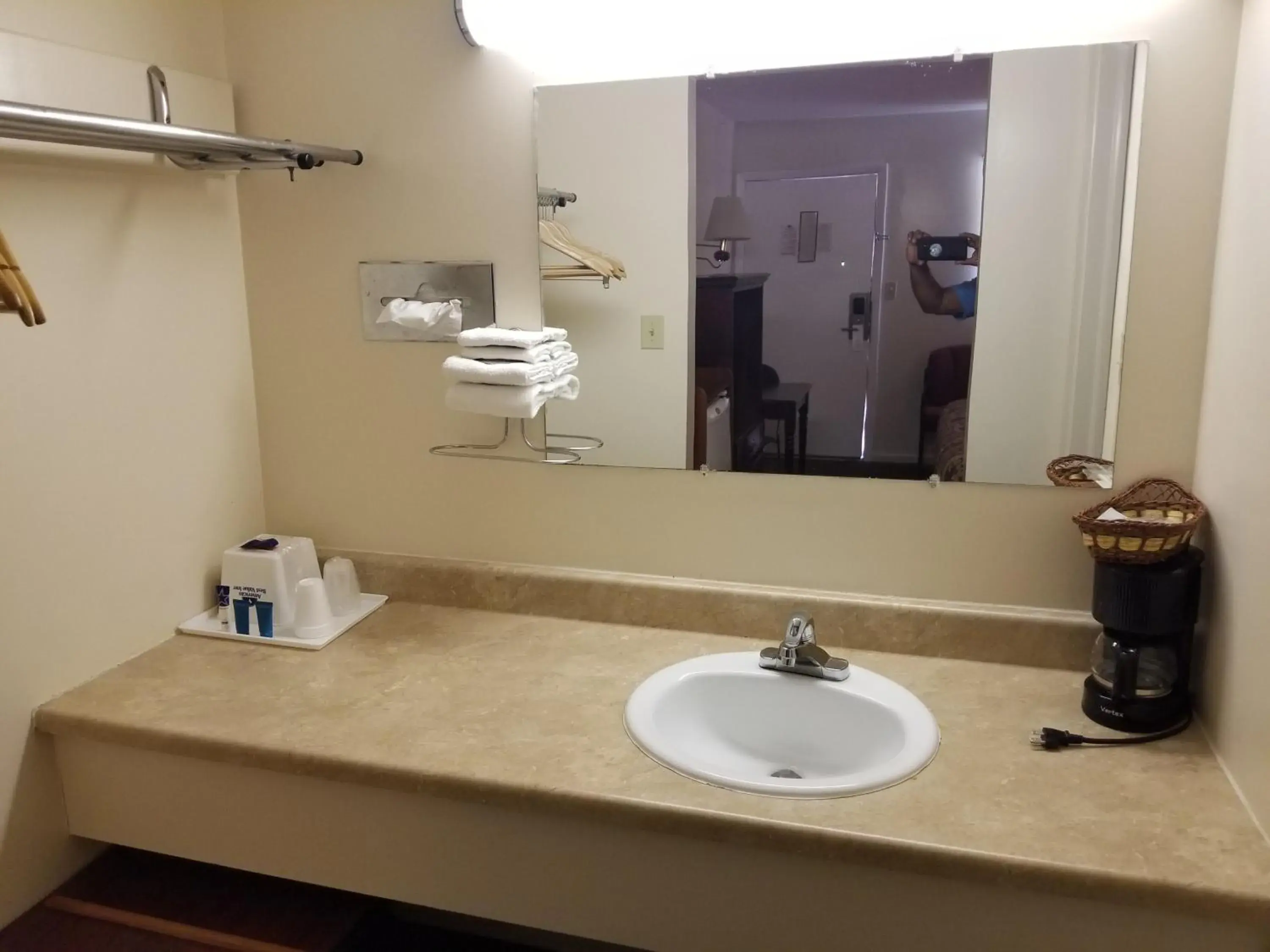 Bathroom in Americas Best Value Inn Arkansas City
