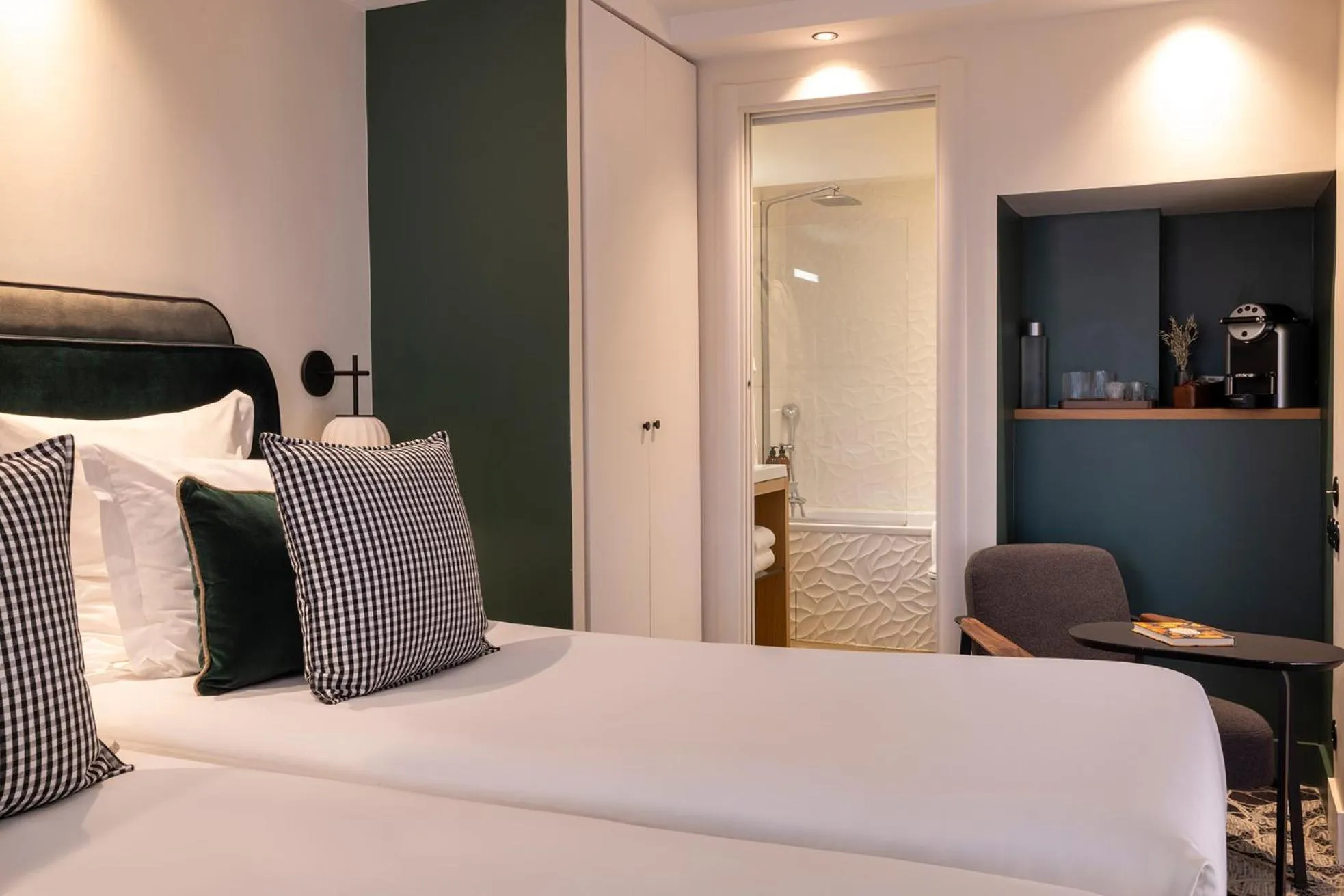 Bath, Bed in Hotel Chavanel