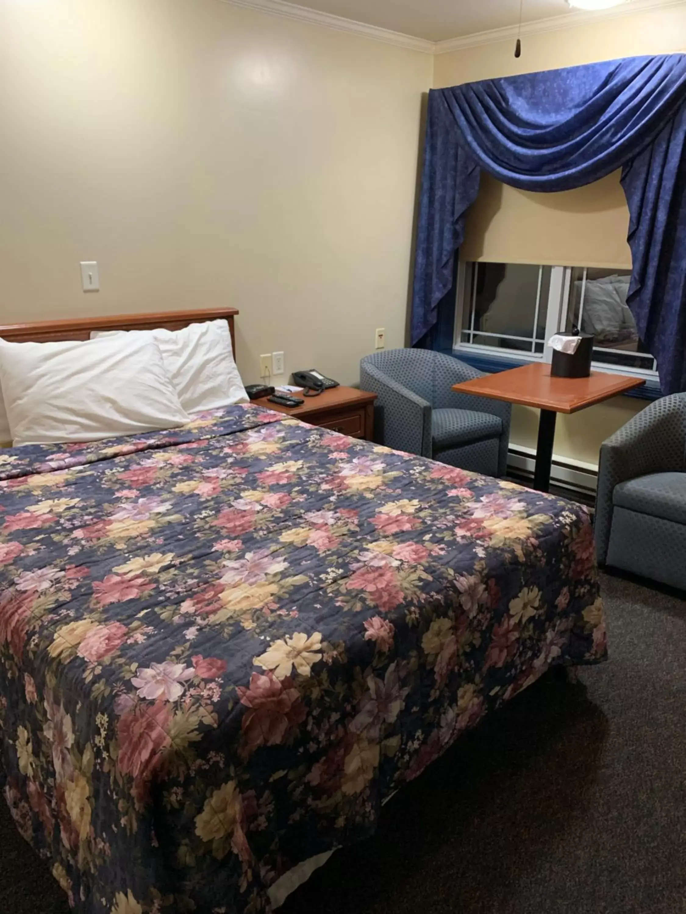 Bedroom, Bed in Travelodge by Wyndham Fredericton