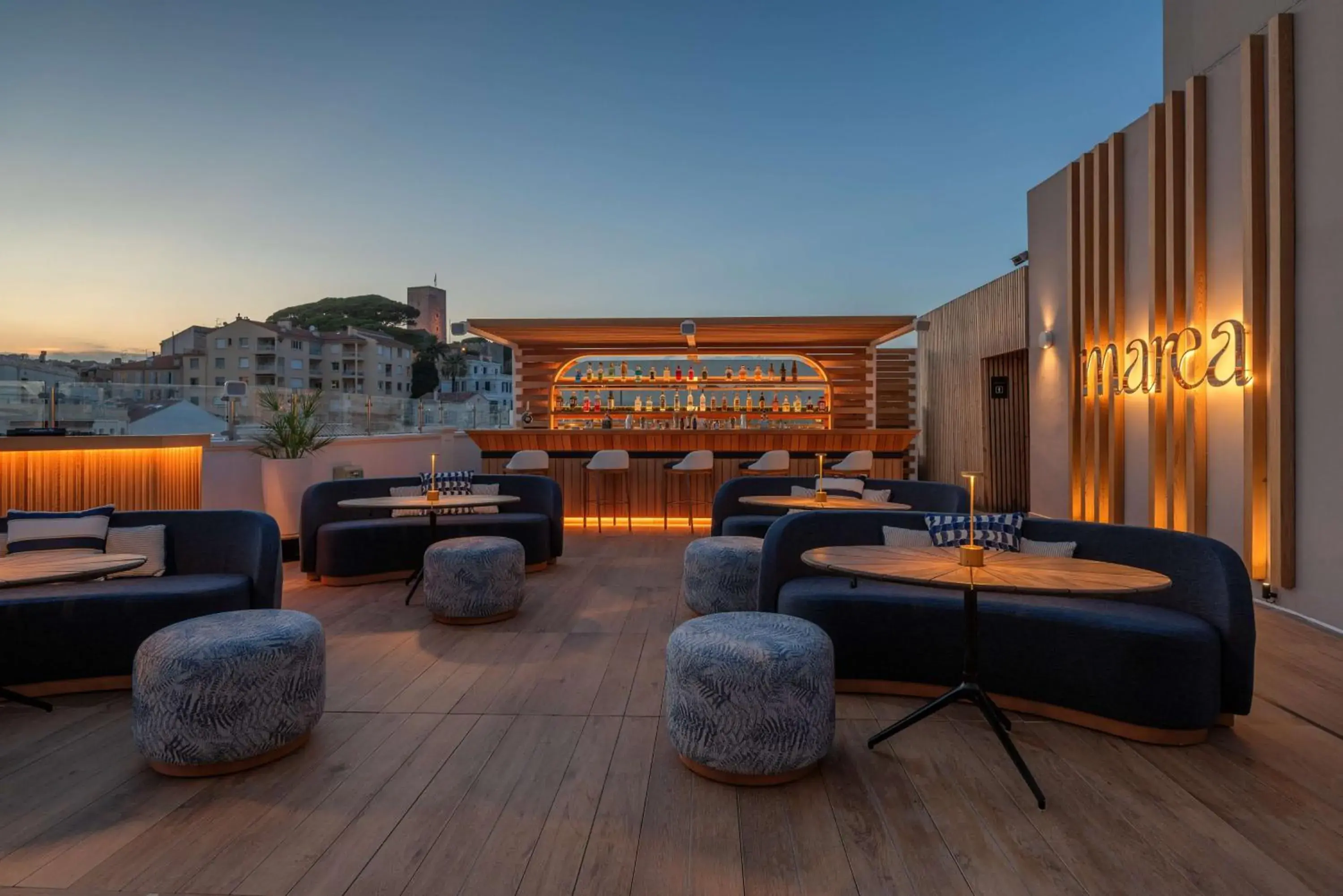 Lounge or bar in Canopy by Hilton Cannes