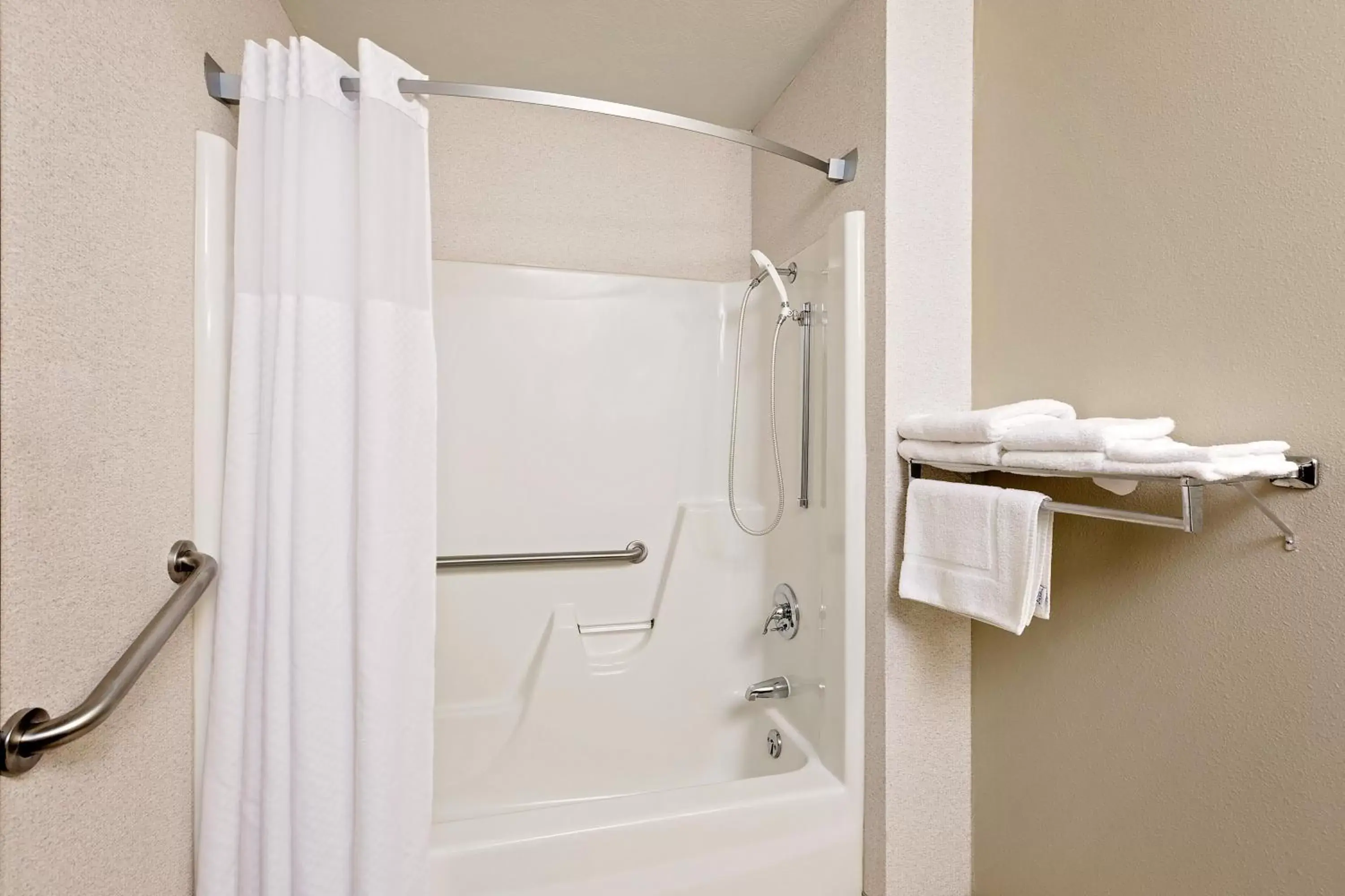 Shower, Bathroom in Americas Best Value Inn Onawa