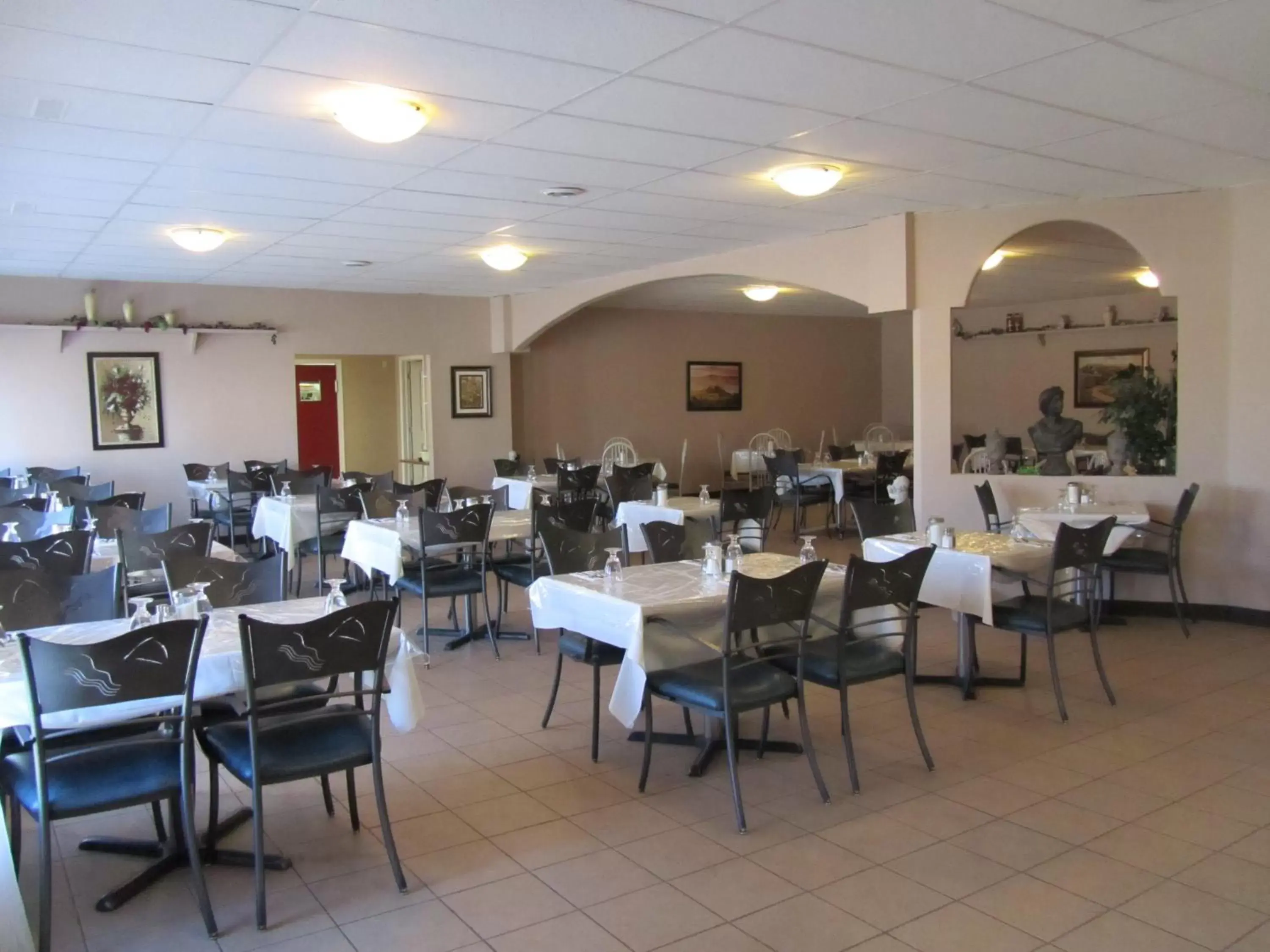 Restaurant/Places to Eat in Lacombe Motor Inn