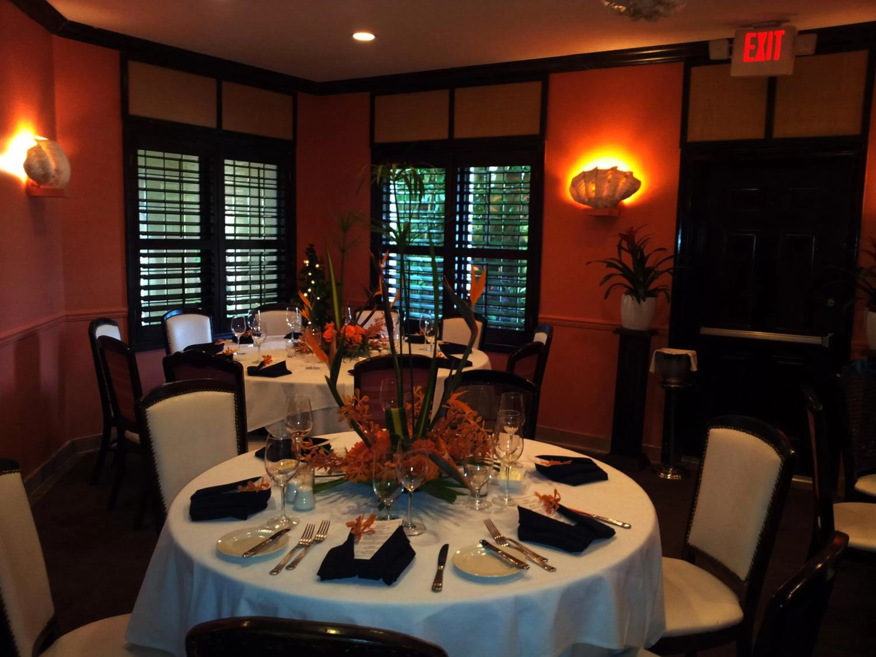 Restaurant/places to eat in The Caribbean Court Boutique Hotel