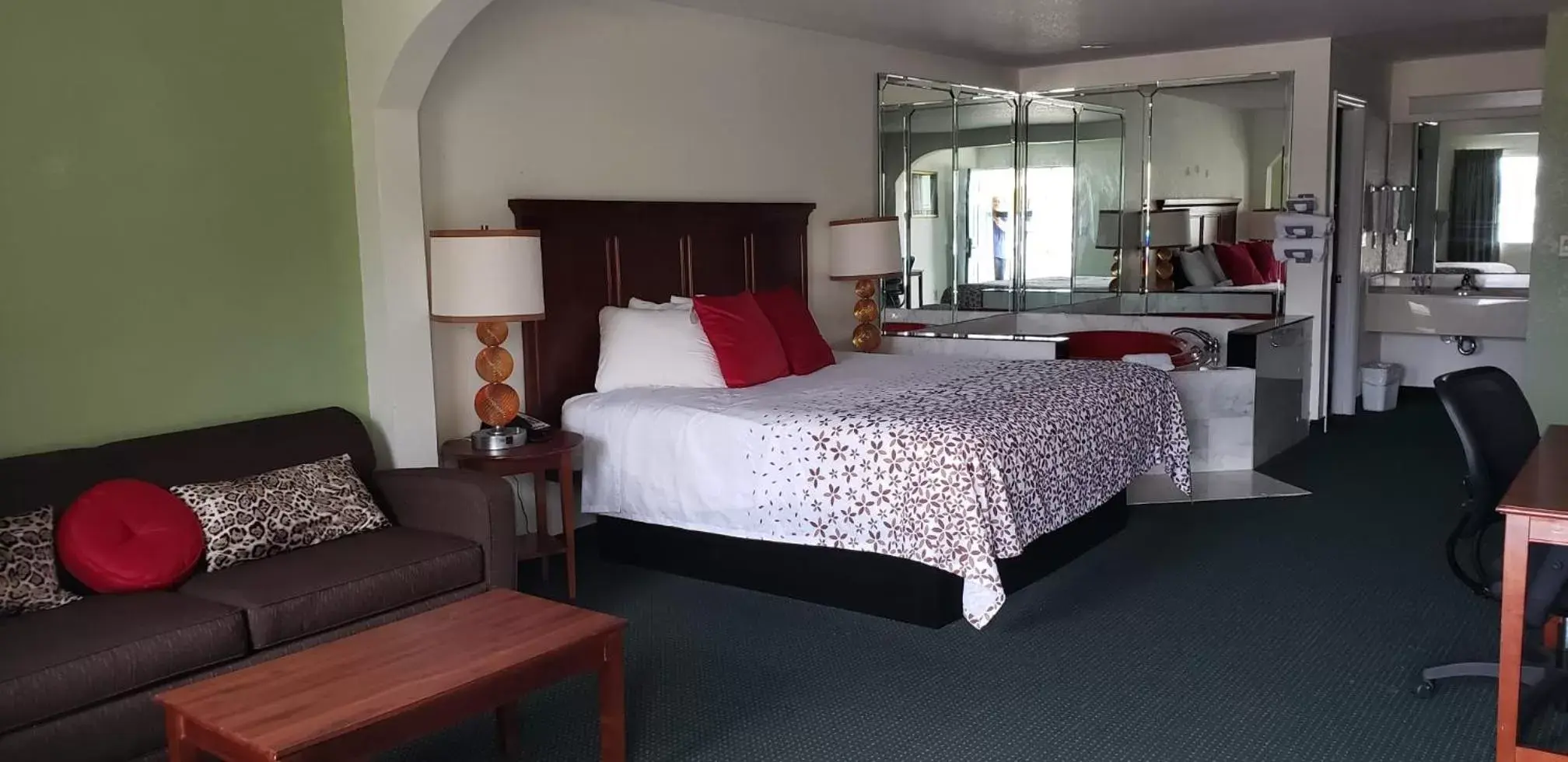 Bed in Garden inn & suites pine Mountain