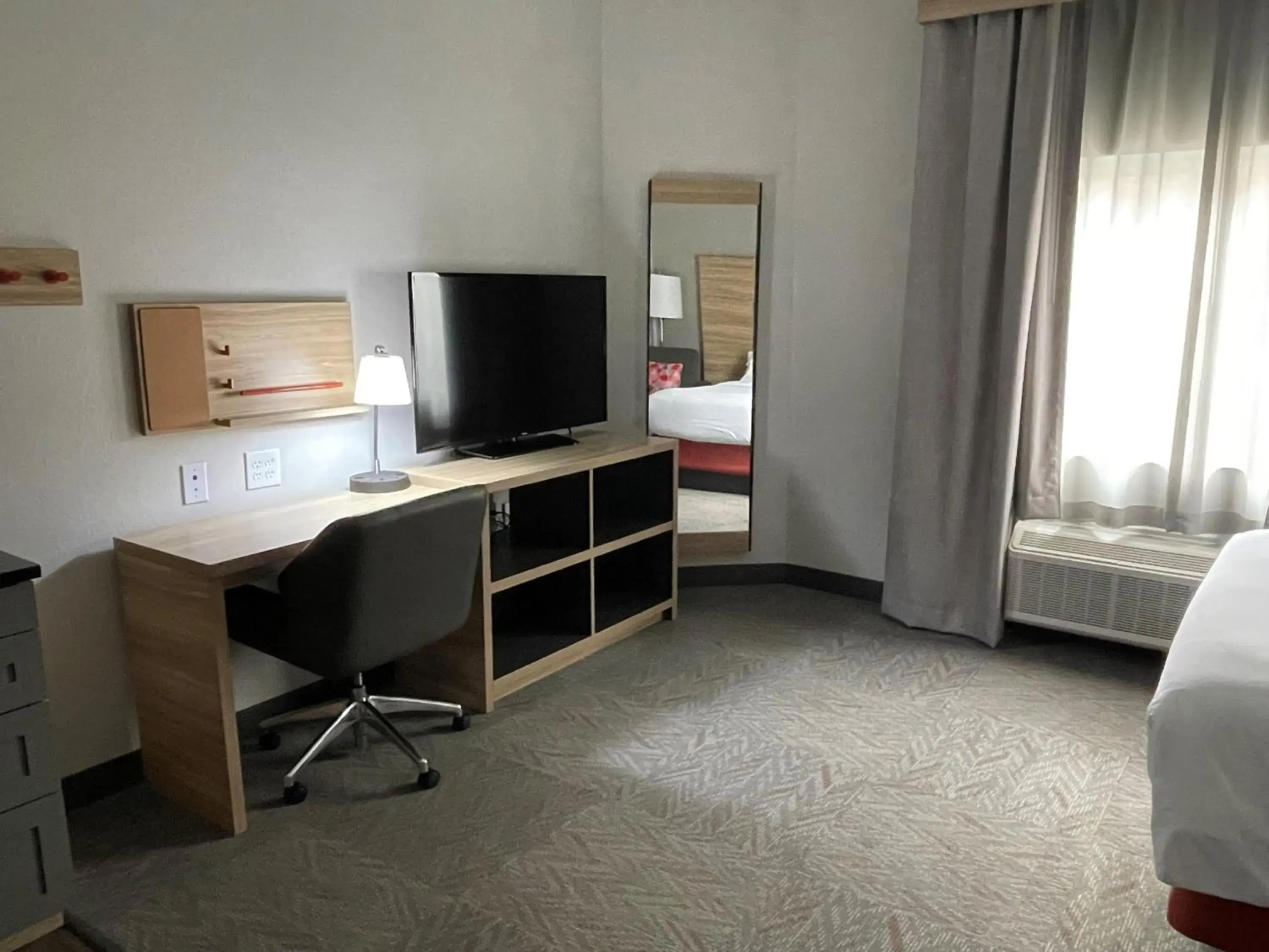 Queen Room - Disability Access Hearing Accessible in Candlewood Suites Tuscaloosa Queen Room - Disability Access Hearing Accessible in Candlewood Suites Tuscaloosa