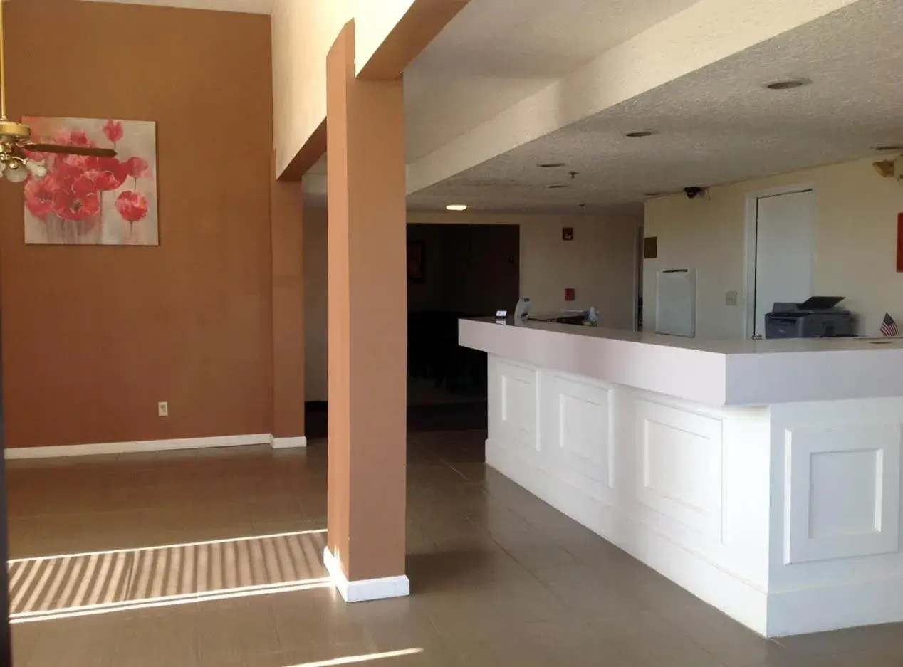 Lobby/Reception in Studio 6 Suites Delano, CA