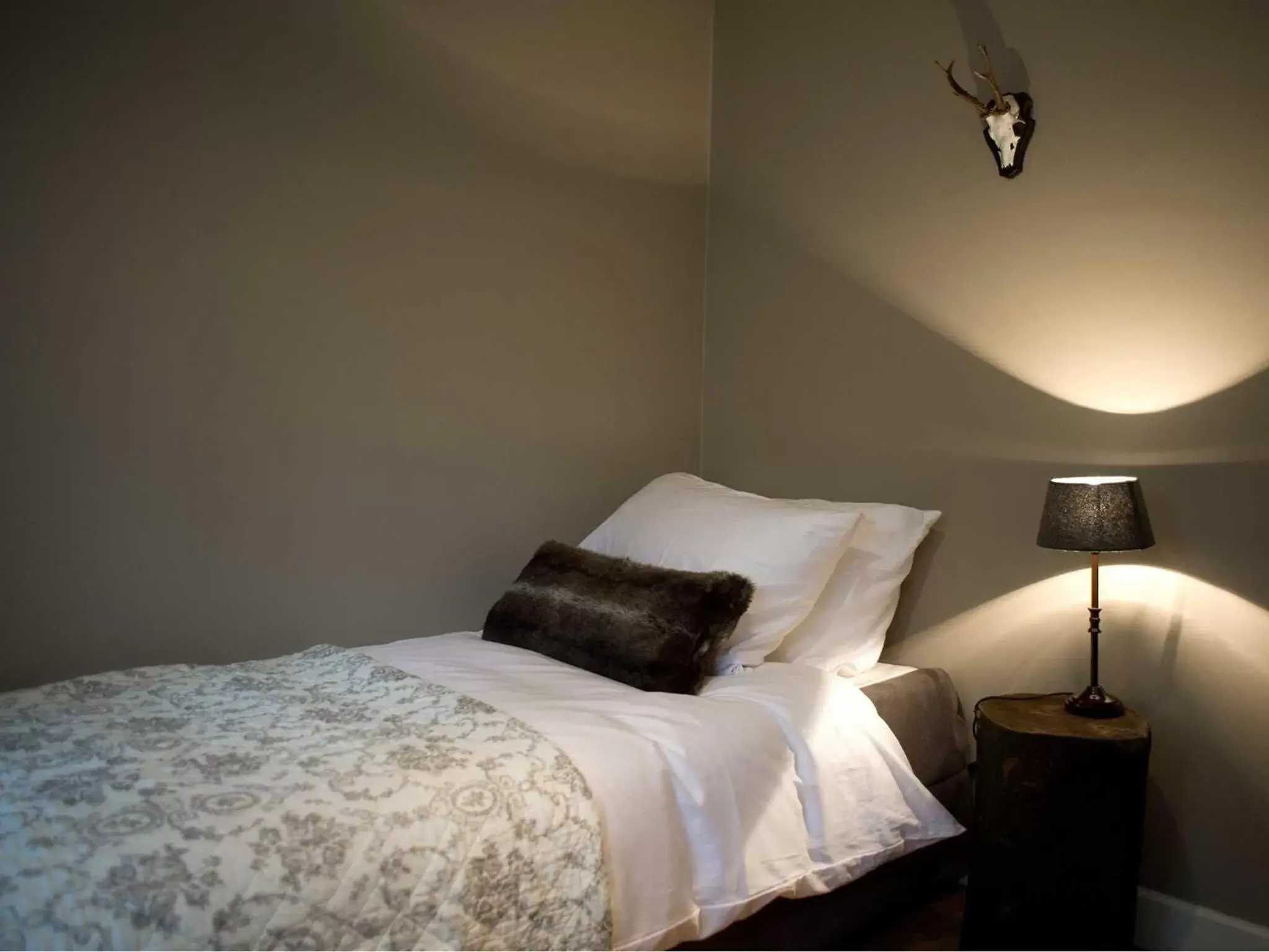 Bed in Hotel & Restaurant Meneer Van Eijck