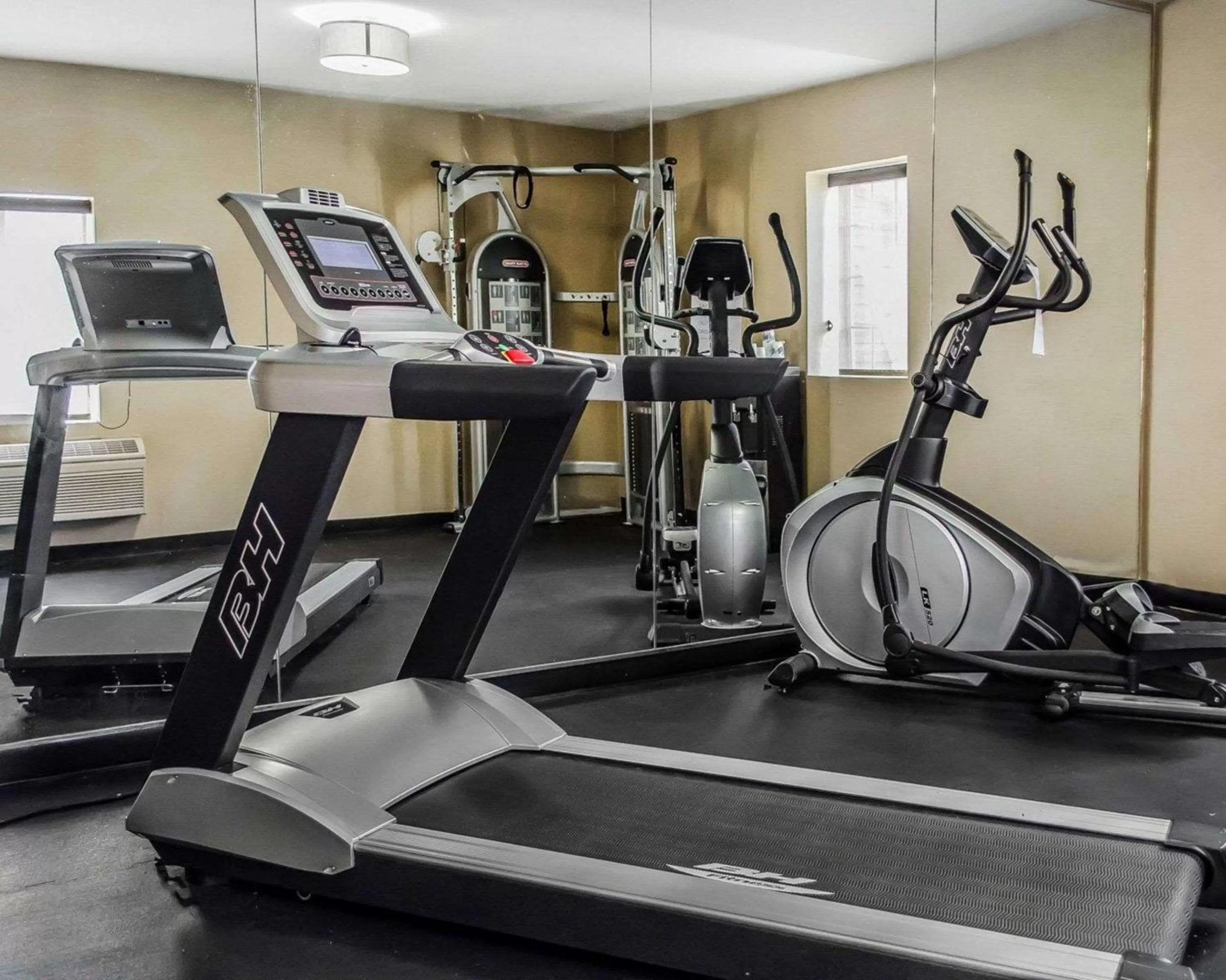 Fitness centre/facilities in SureStay Plus by Best Western Jonestown Lebanon Valley