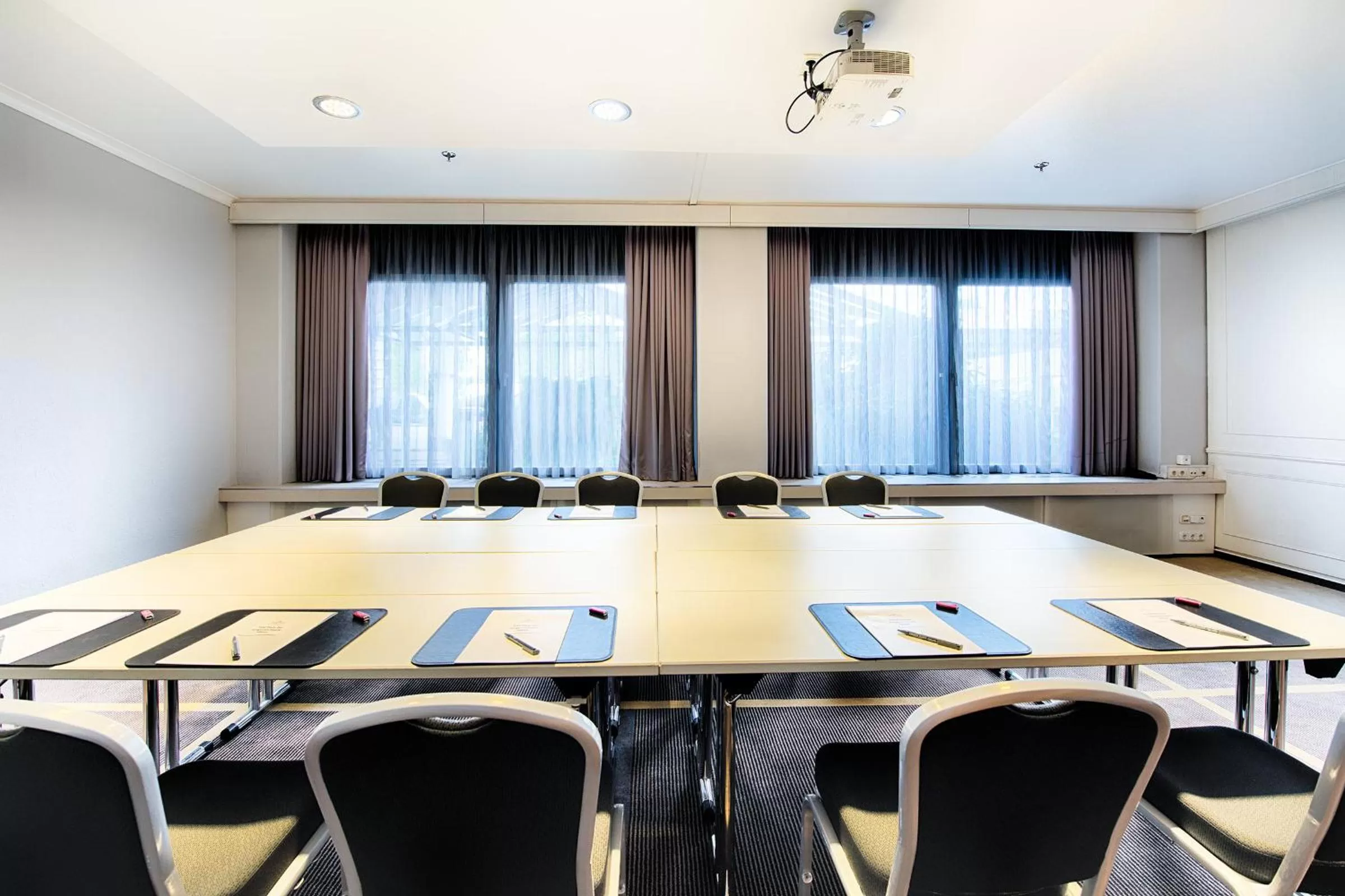 Meeting/conference room in Crowne Plaza Frankfurt Congress Hotel by IHG