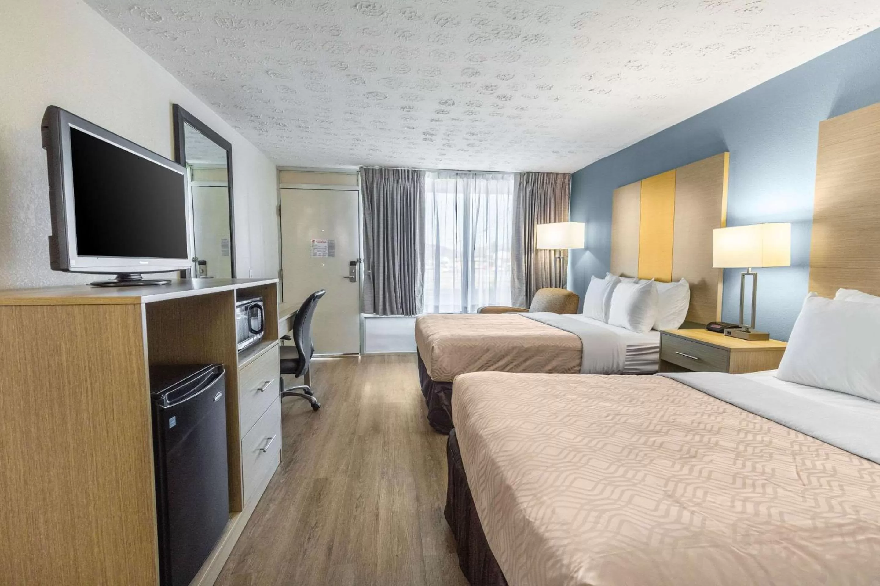 Photo of the whole room, Bed in Econo Lodge Middlesboro