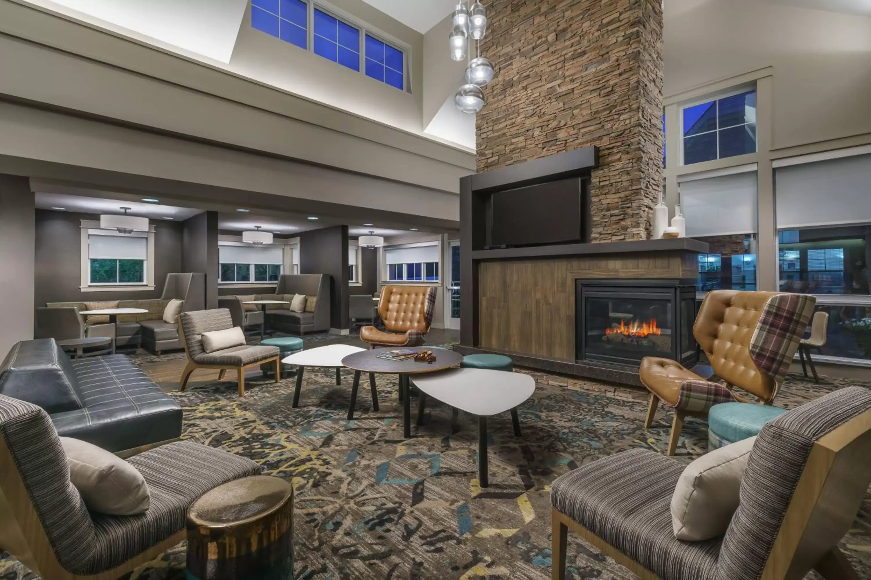 Lobby or reception, Lounge/Bar in Residence Inn Burlington Colchester