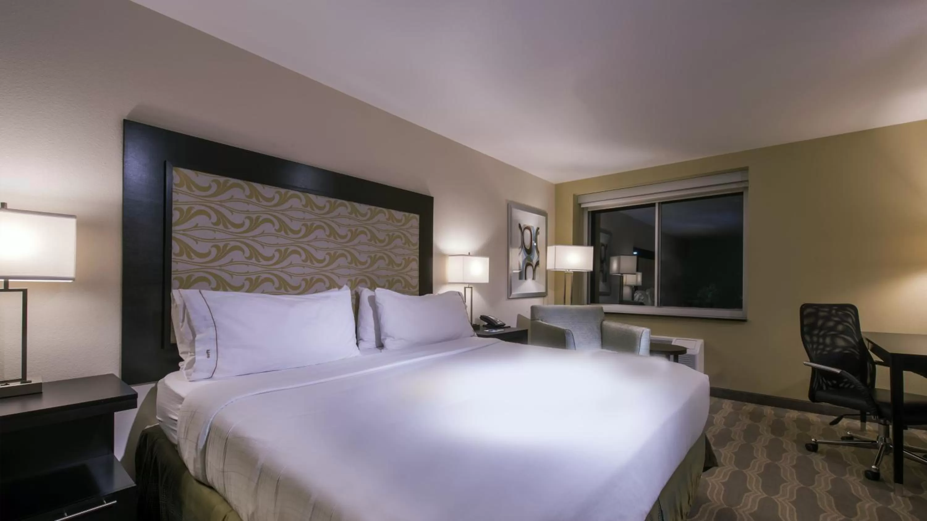 Photo of the whole room, Bed in Holiday Inn Express & Suites Colorado Springs Central by IHG