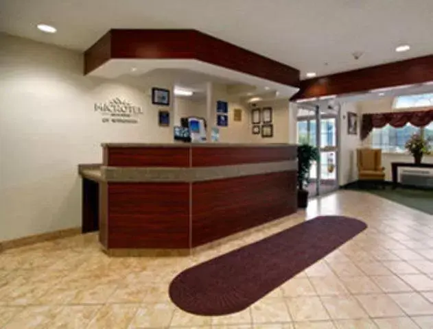 Day, Lobby/Reception in Microtel Inn and Suites Gassaway