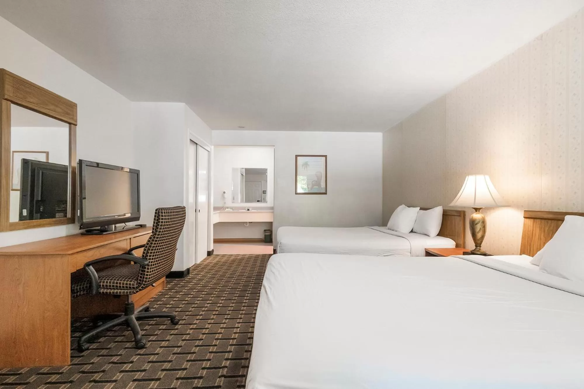 Photo of the whole room, Bed in Northern Queen Inn