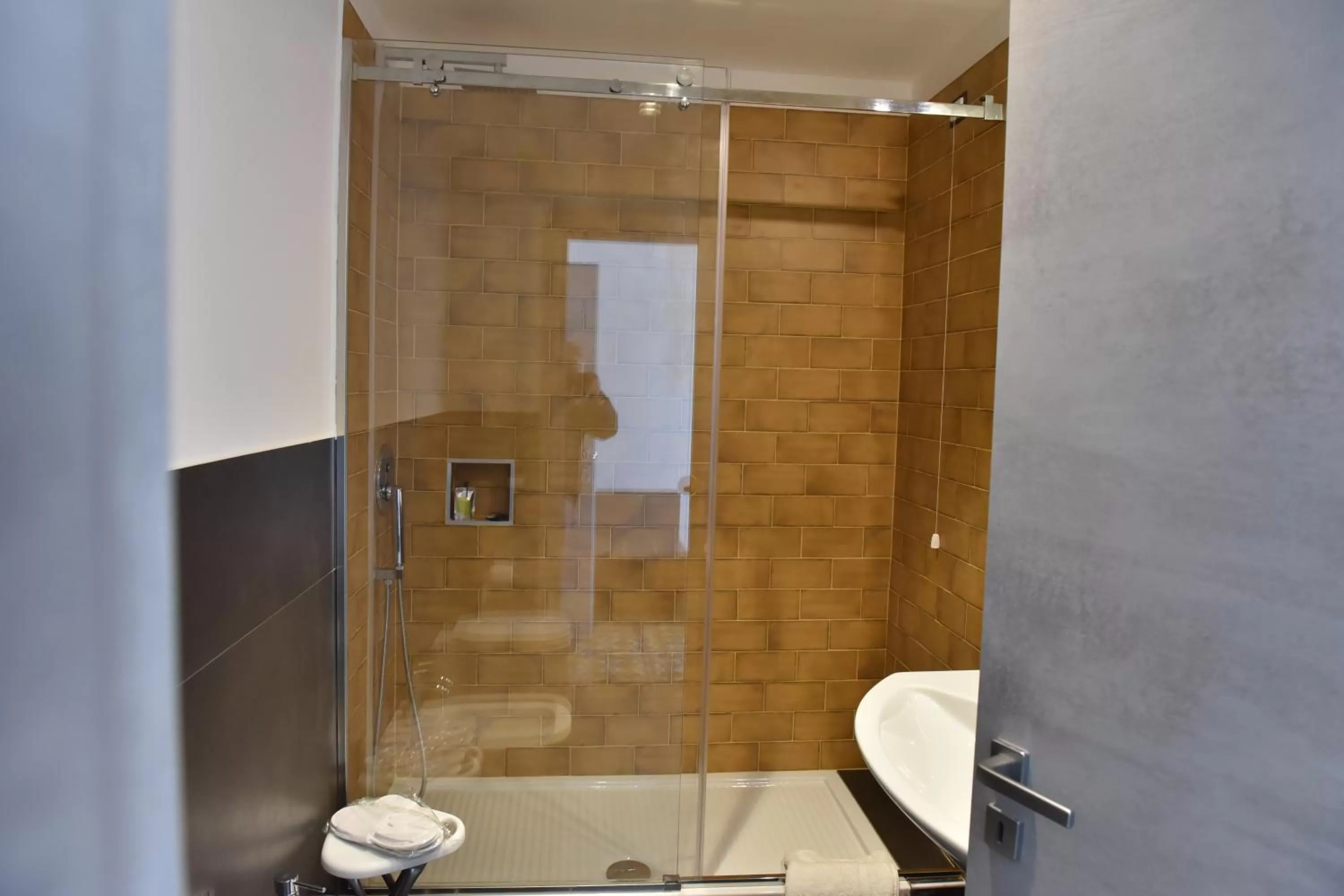 Bathroom in Specchio di Parthenope B&B