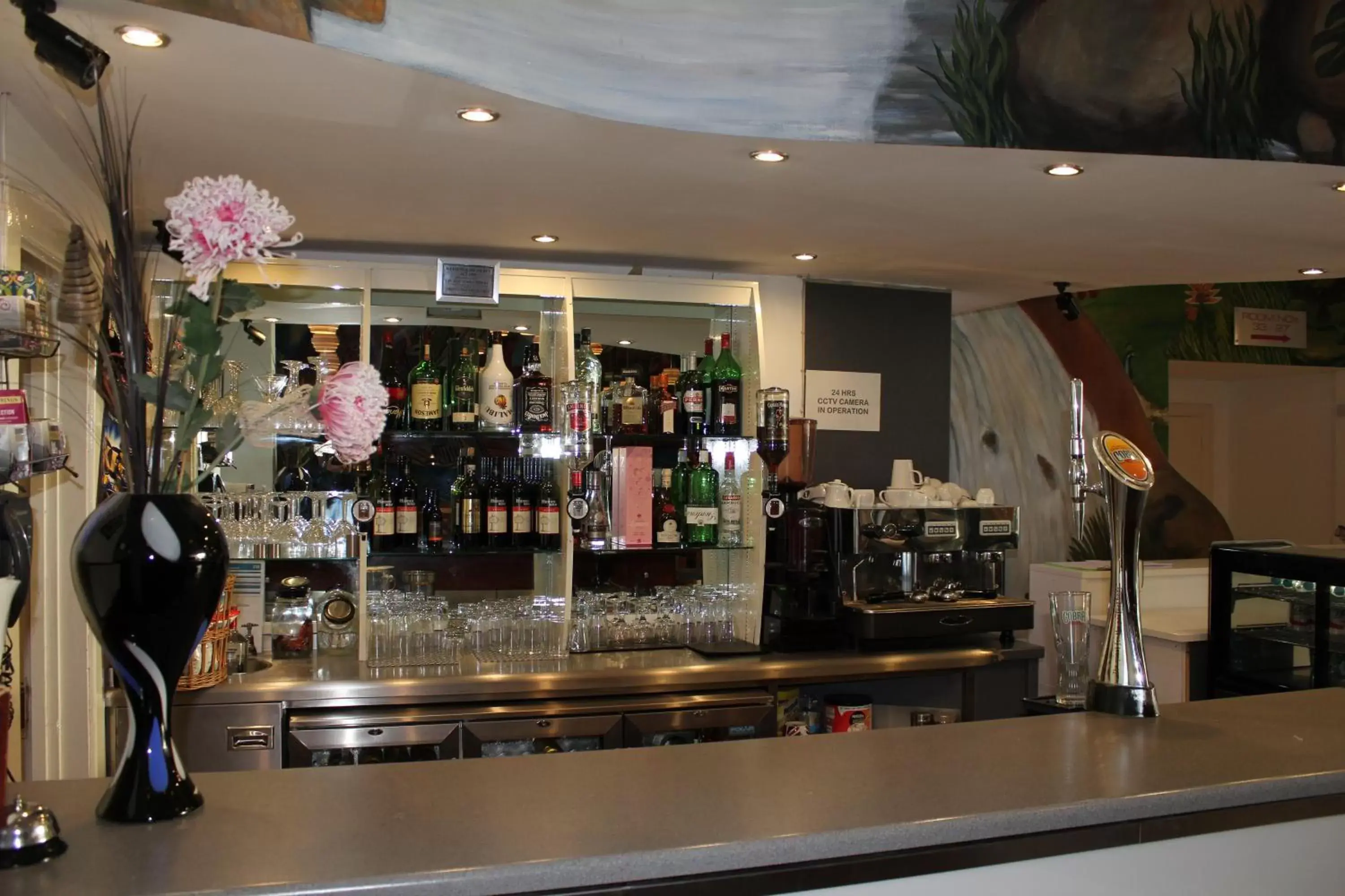 Alcoholic drinks, Lounge/Bar in Desalis Hotel London Stansted