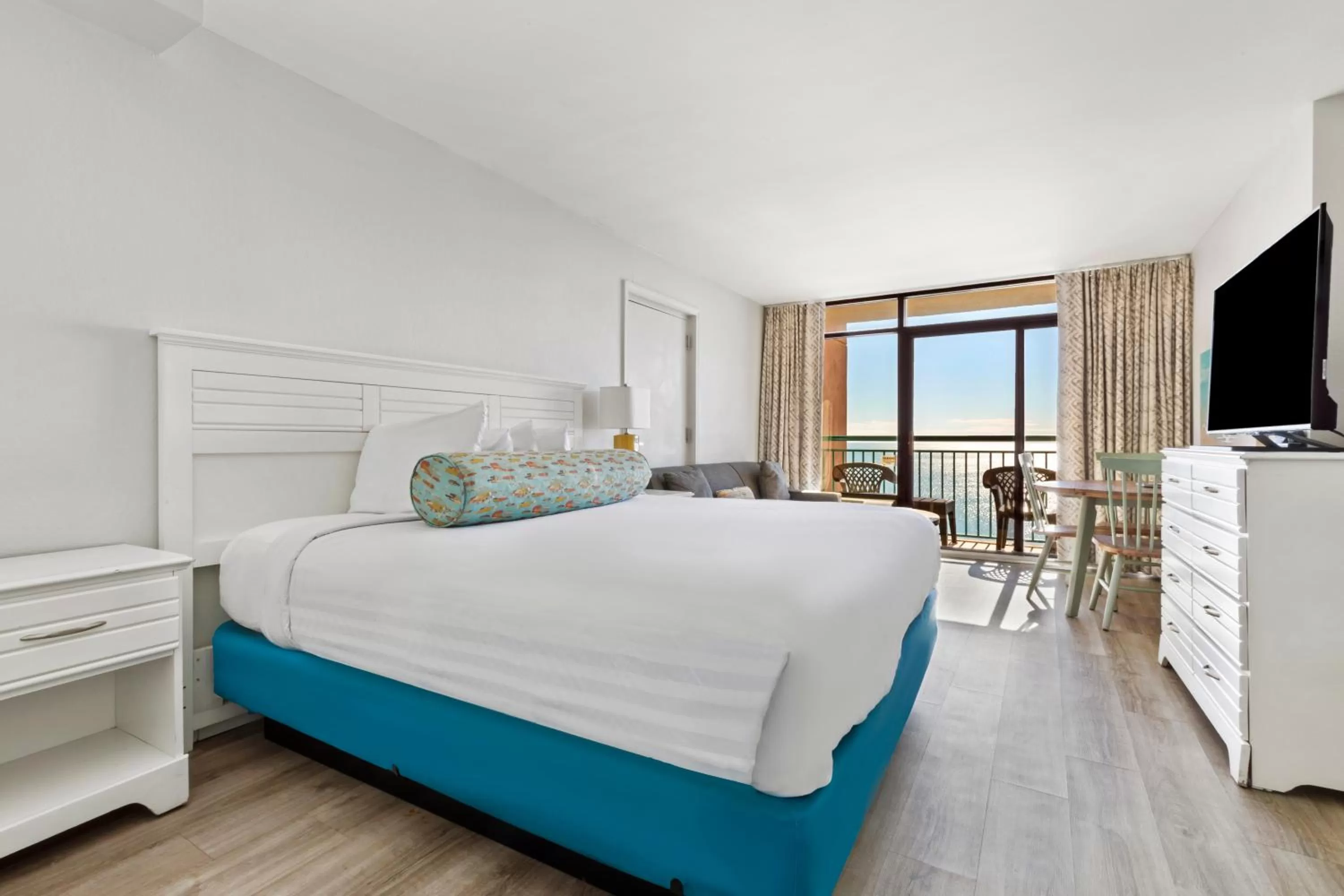 Bed in Sandcastle Oceanfront Resort South Beach