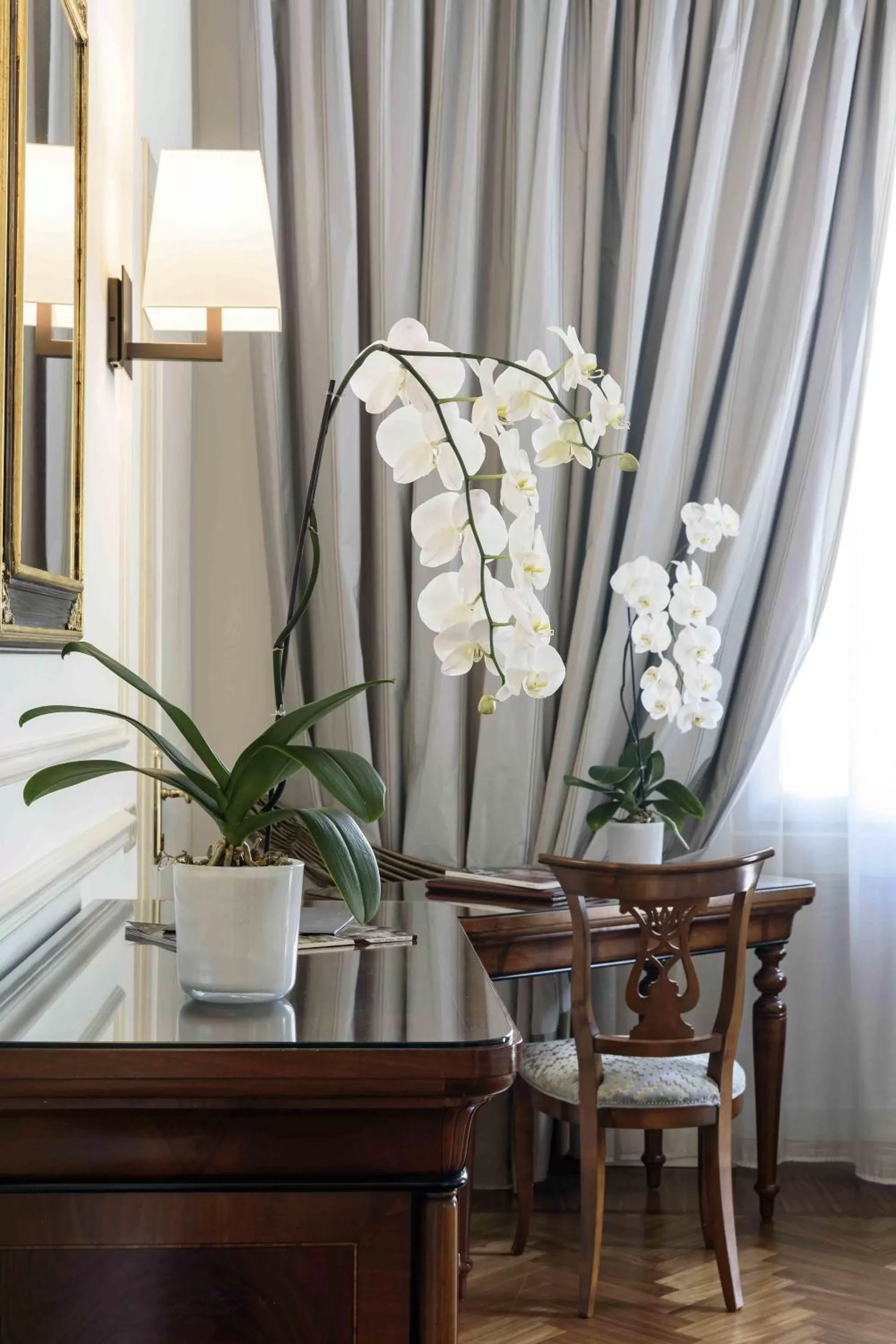 Decorative detail in Albergo Terminus