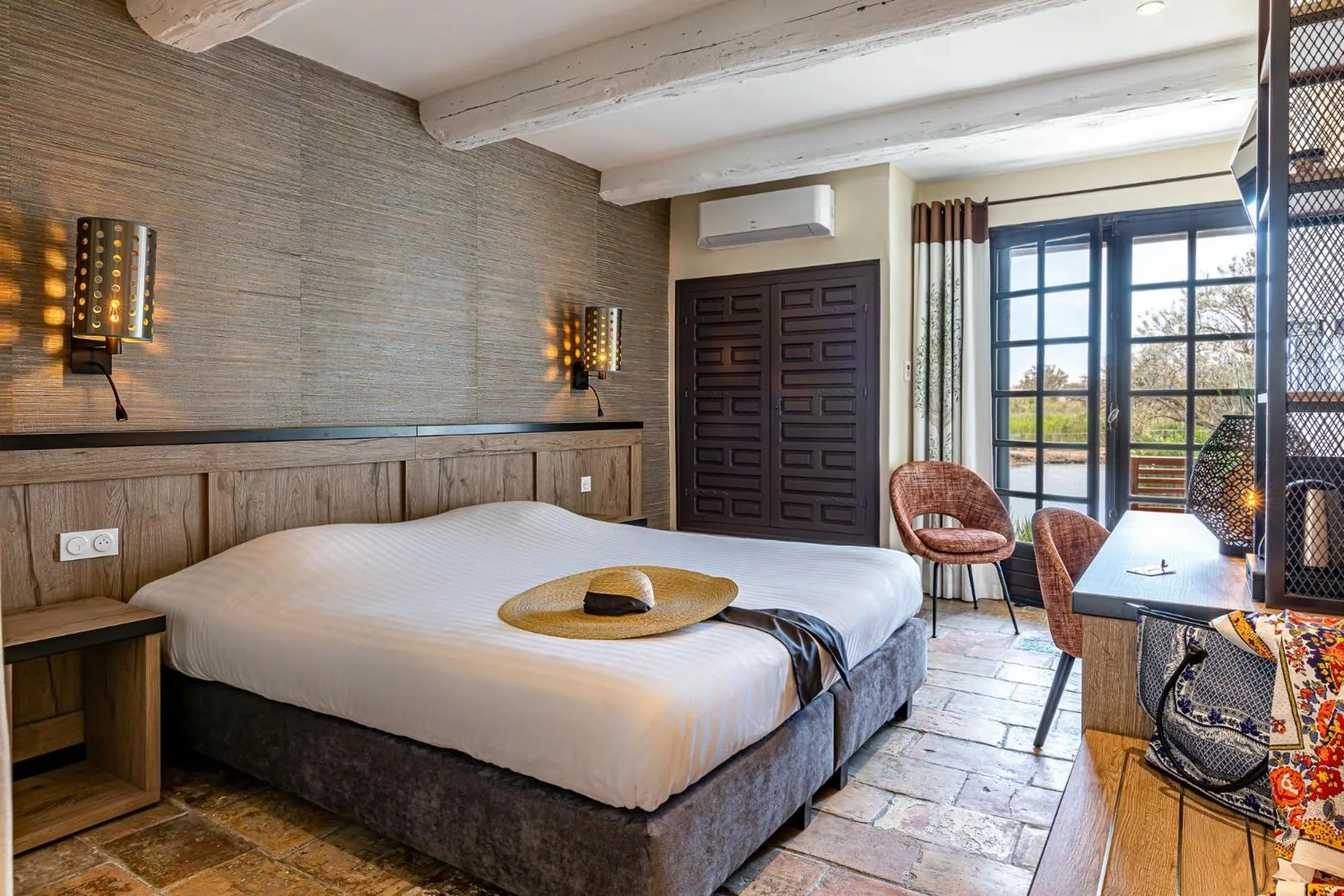 Bed in Auberge Cavaliere du Pont des Bannes