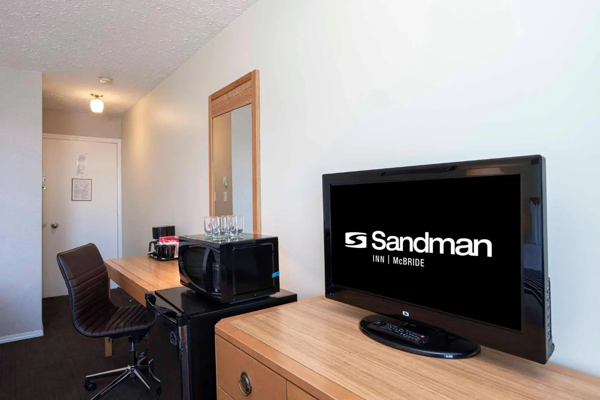 Photo of the whole room, TV/Entertainment Center in Sandman Inn McBride