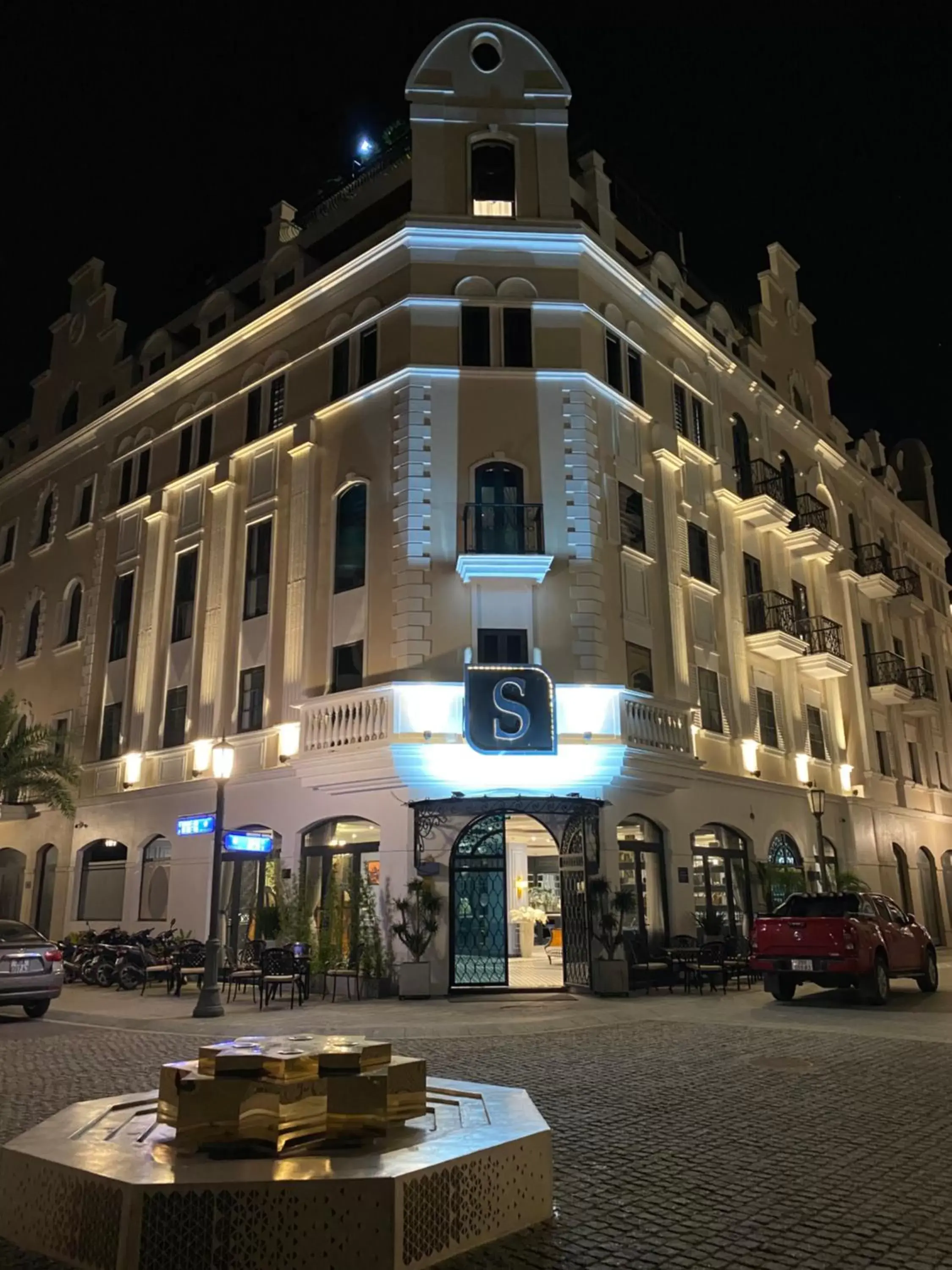 Facade/entrance in The Secret HaLong Facade/entrance in The Secret HaLong