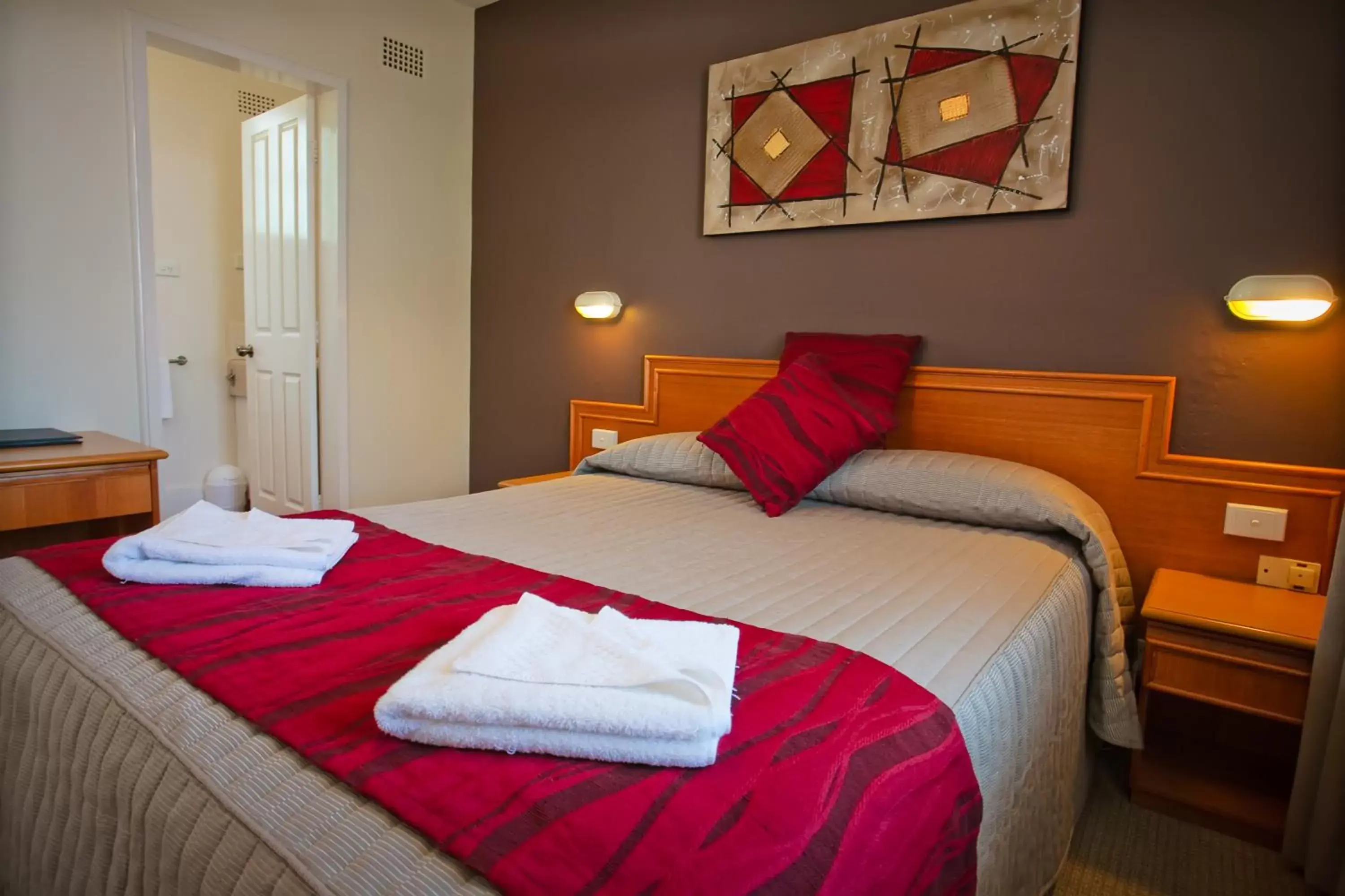 Bed in Abbotsleigh Motor Inn