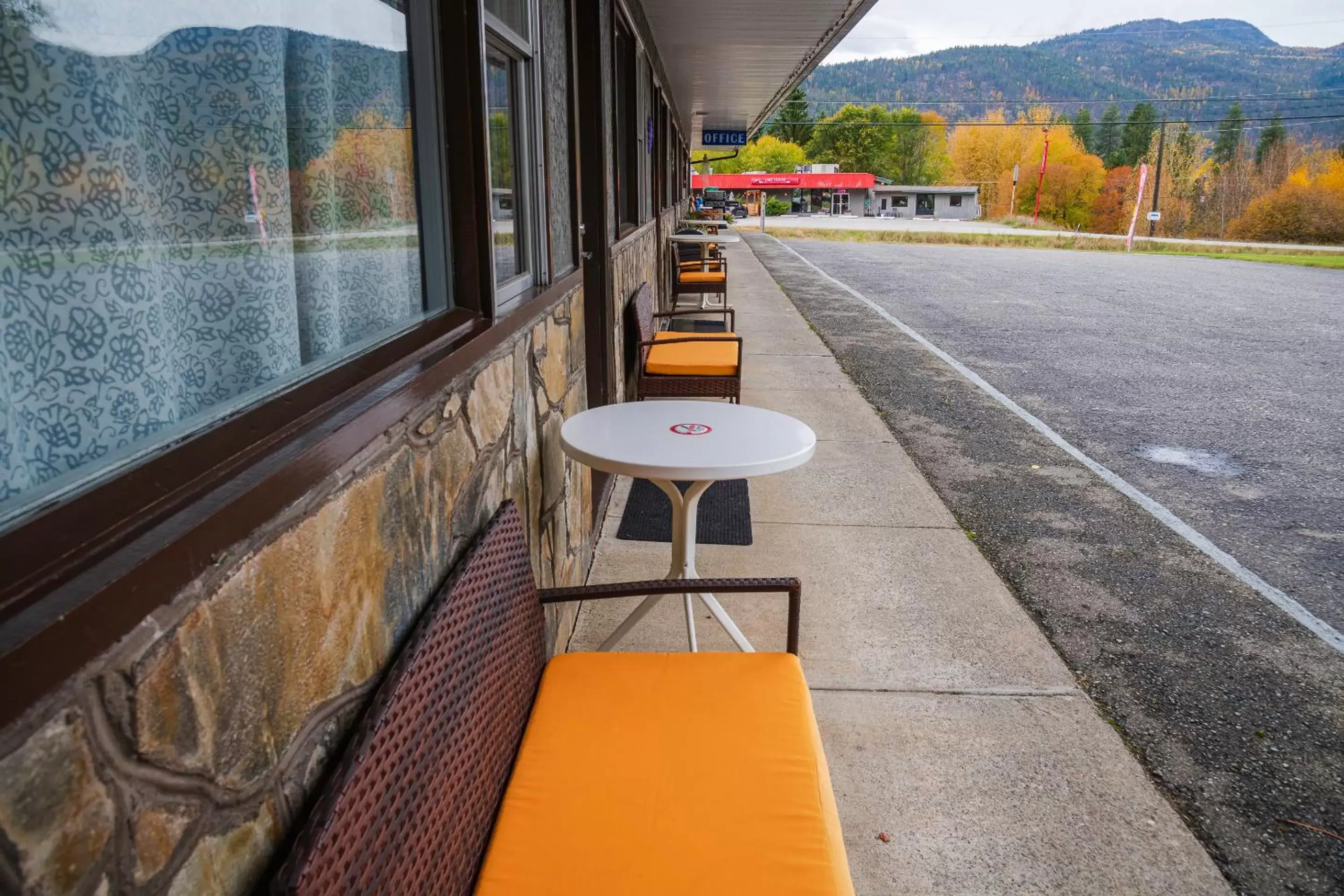 Mountain view in Lakeview Motel