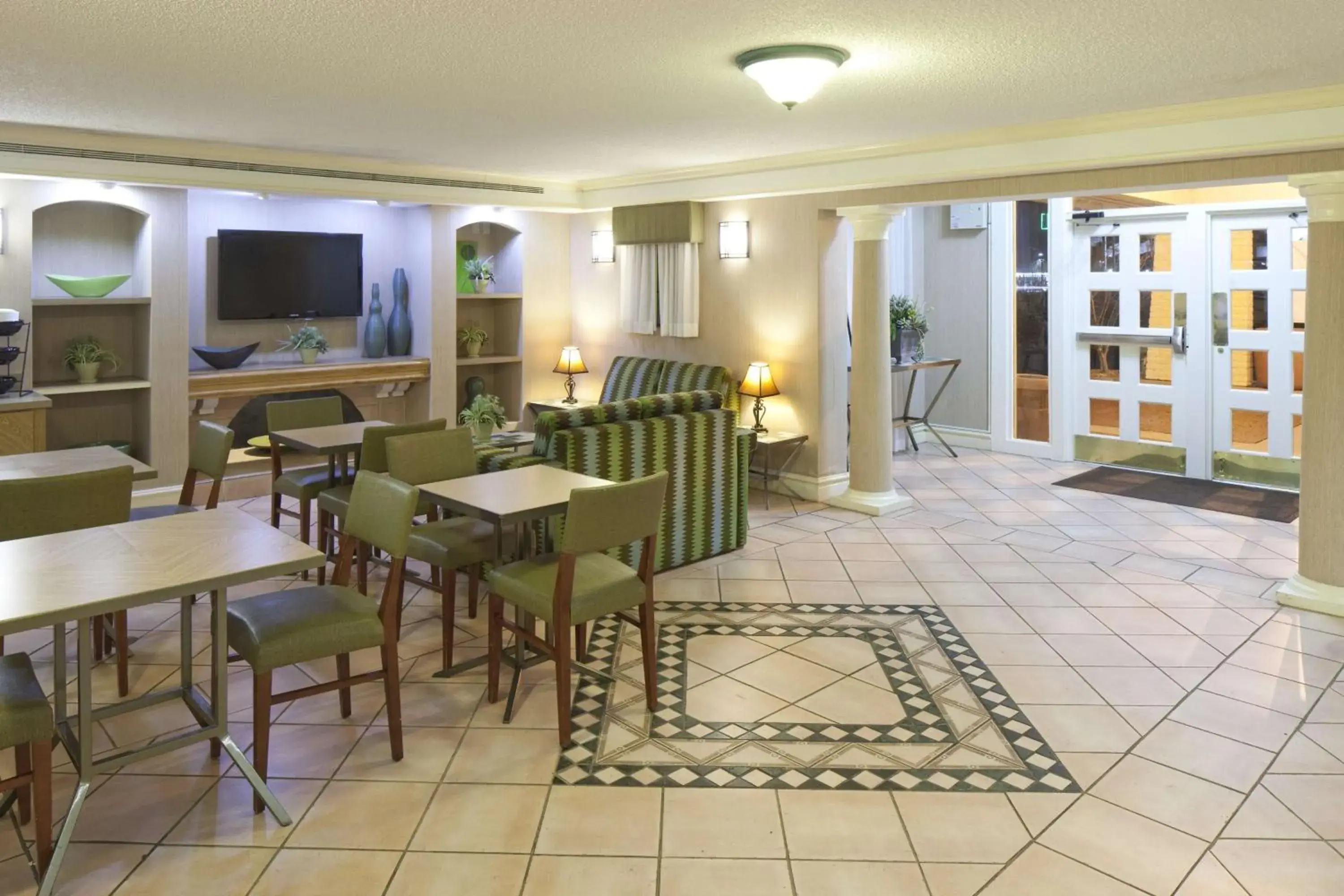 Lobby or reception in La Quinta Inn by Wyndham Huntsville Research Park