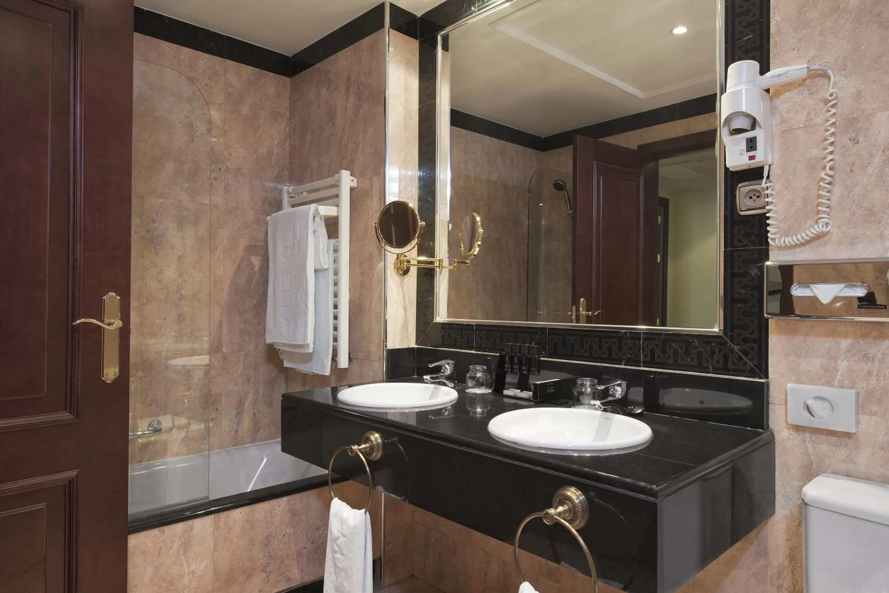 Bathroom in Melia Barajas