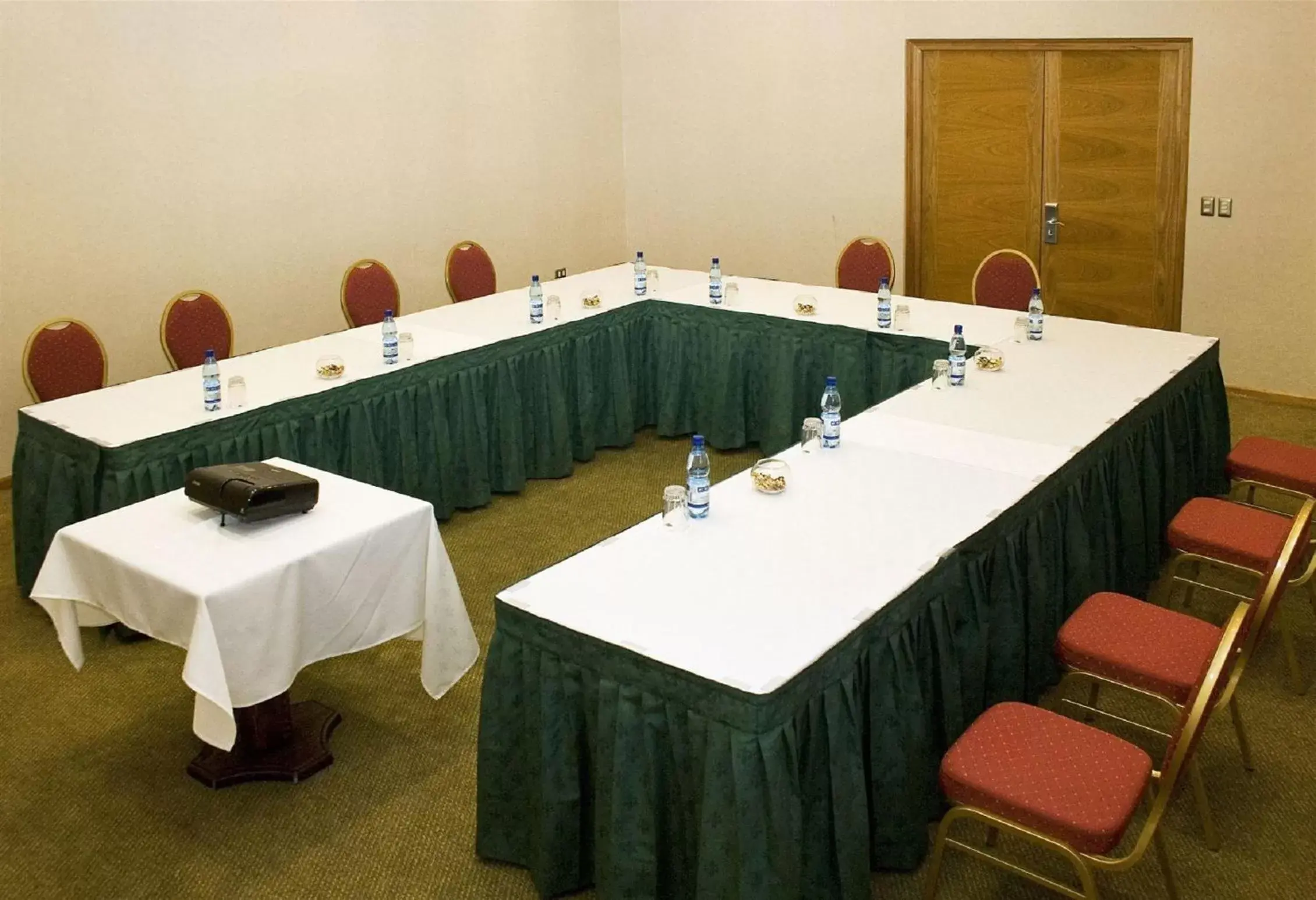 Meeting/conference room in Hotel Diego de Almagro Los Angeles