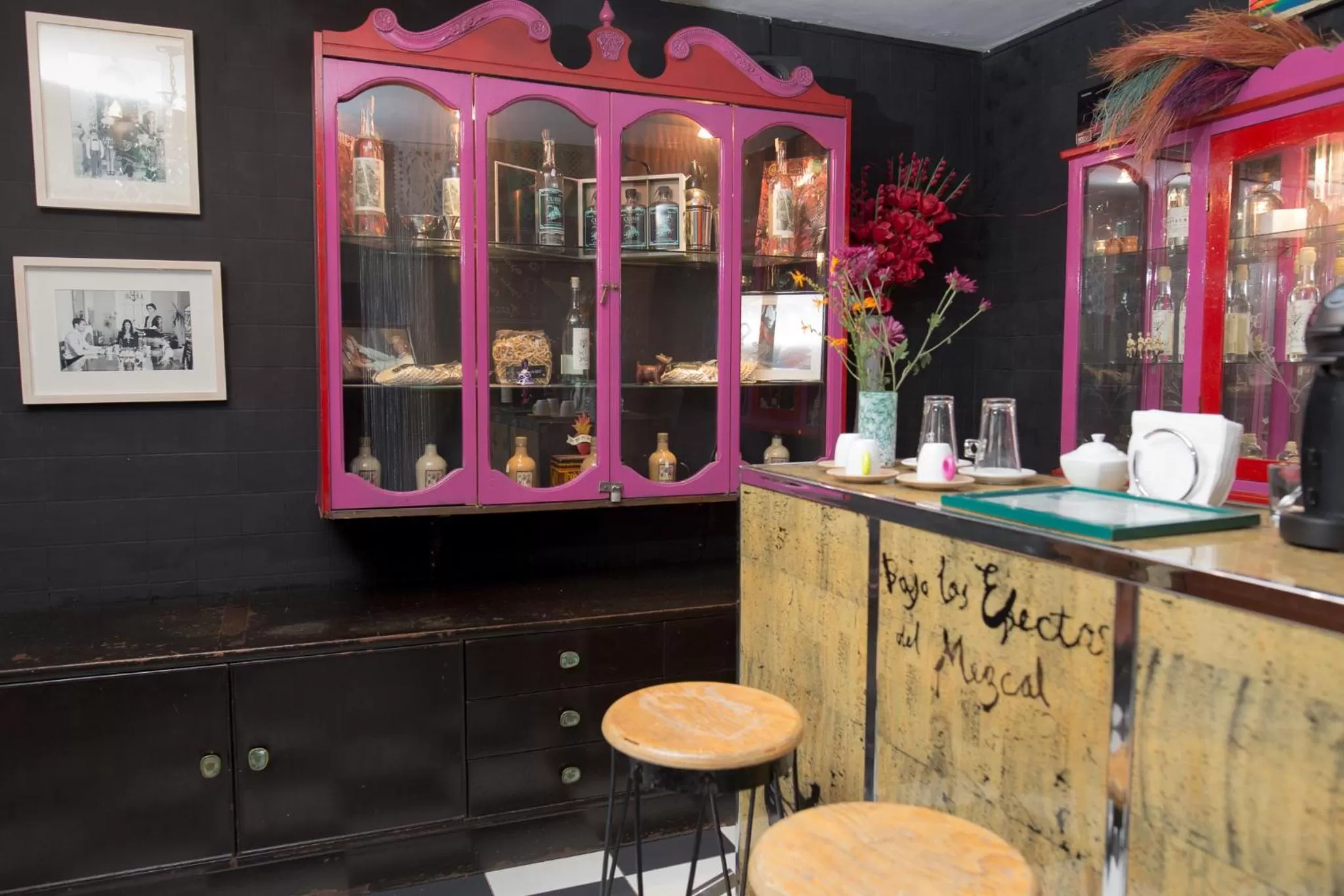 Lounge or bar, Bathroom in Casa Comtesse