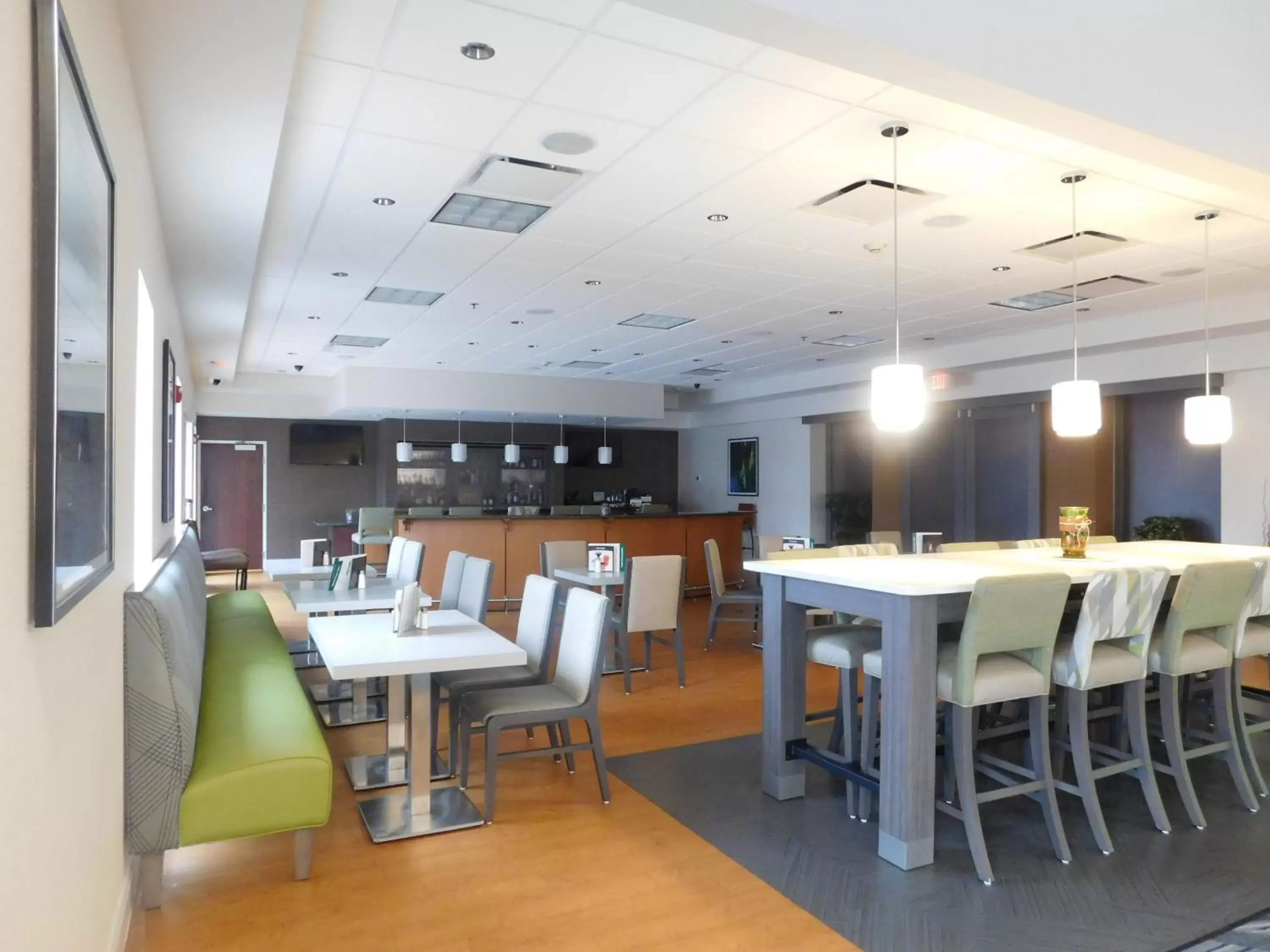 Restaurant/Places to Eat in Holiday Inn Hotel & Suites Rochester - Marketplace, an IHG Hotel