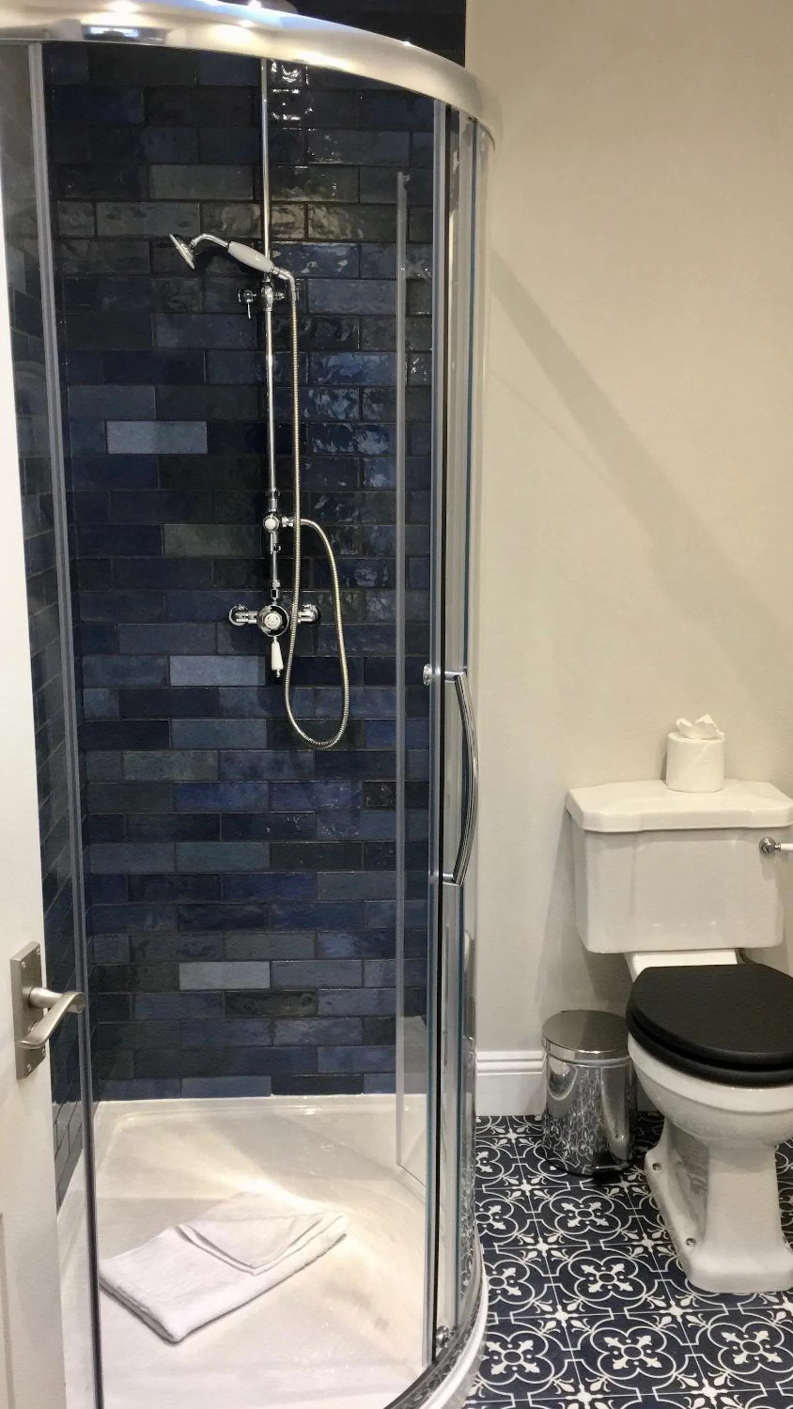 Bathroom in The Mousetrap Inn