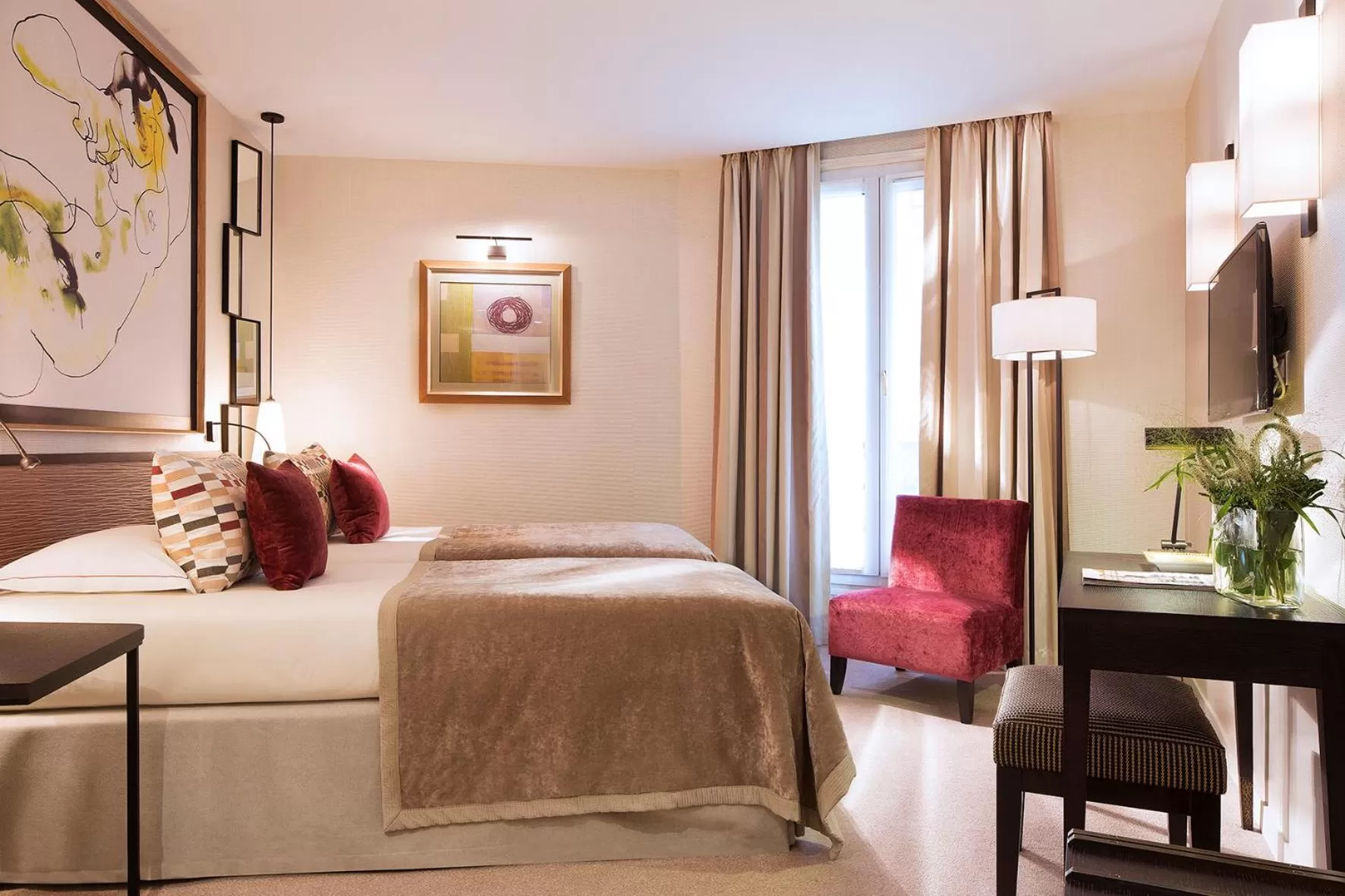 Bed in Balmoral Champs Elysées