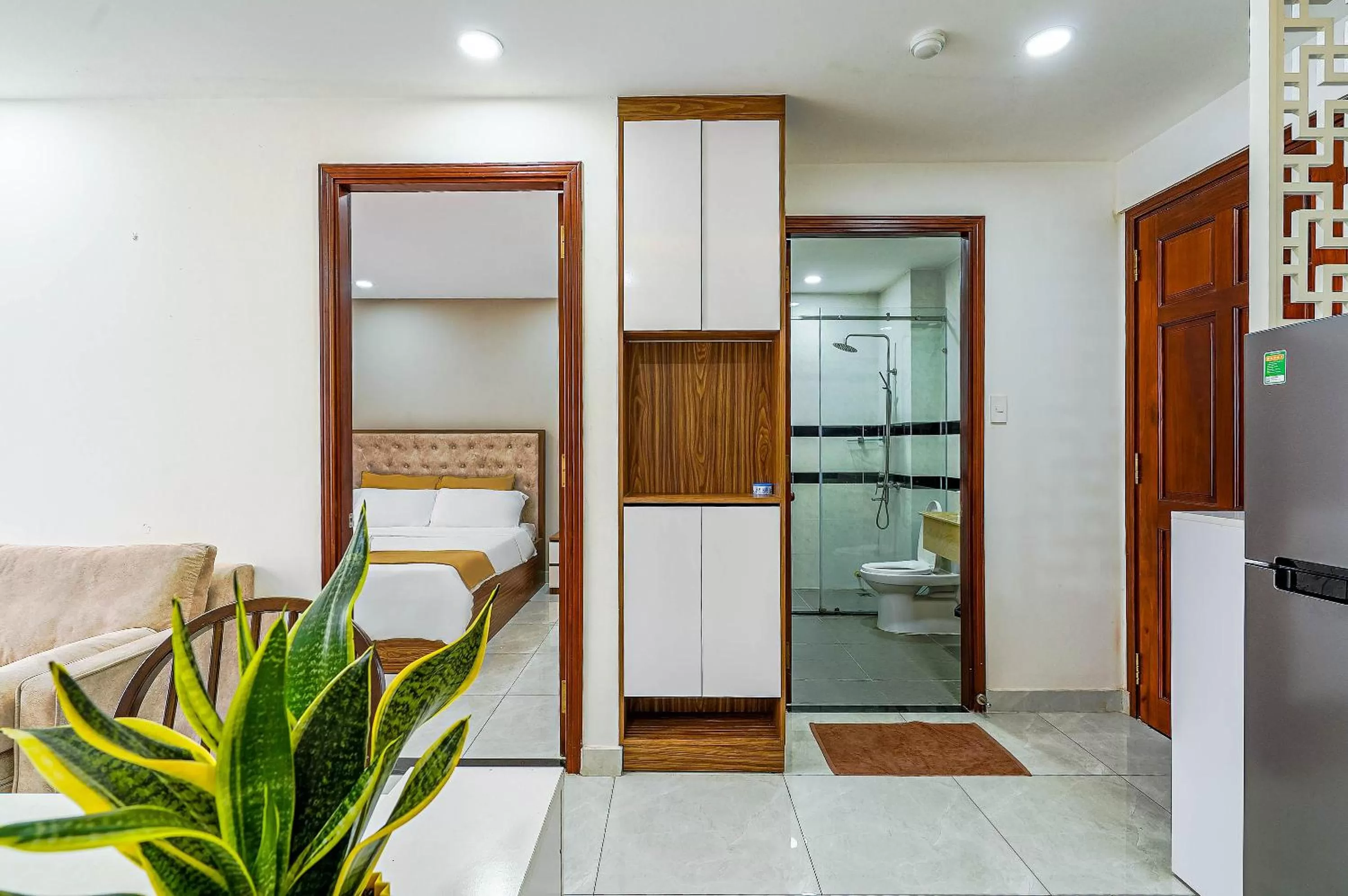 Shower in Spring Hill Apartment -The High Class