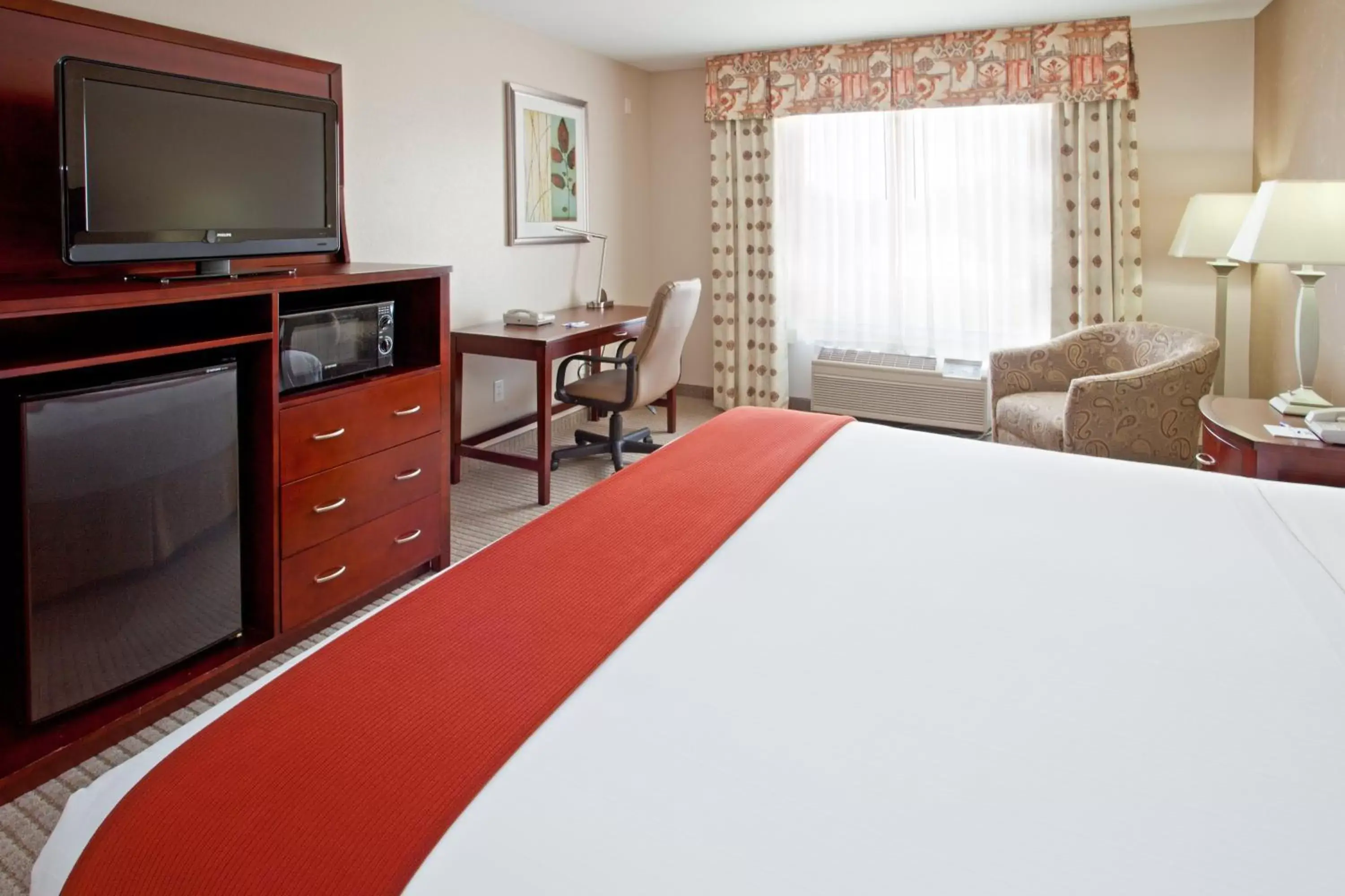 Bedroom, Bed in Holiday Inn Express & Suites College Station by IHG Bedroom, Bed in Holiday Inn Express & Suites College Station by IHG