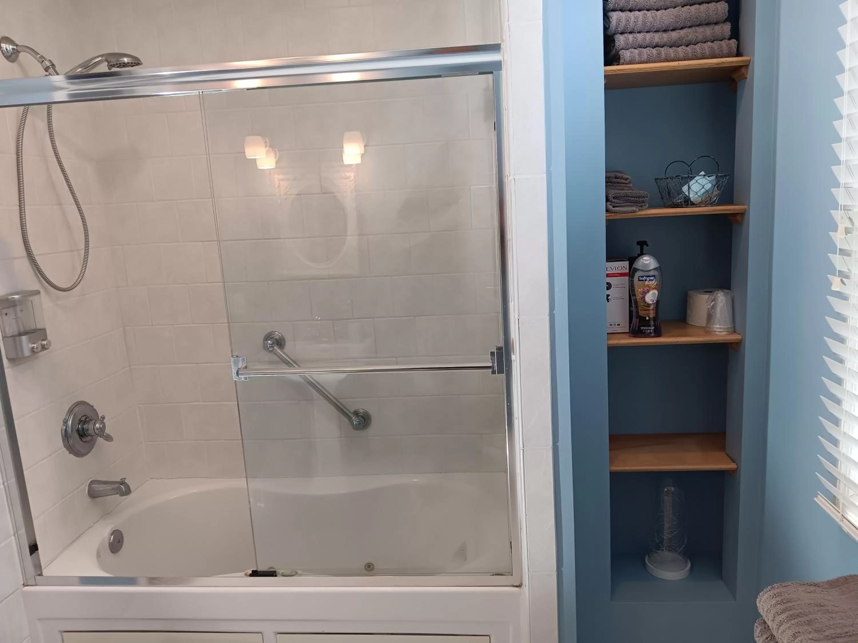 Bathroom in Blue Ruby at Grice-Fearing B&B