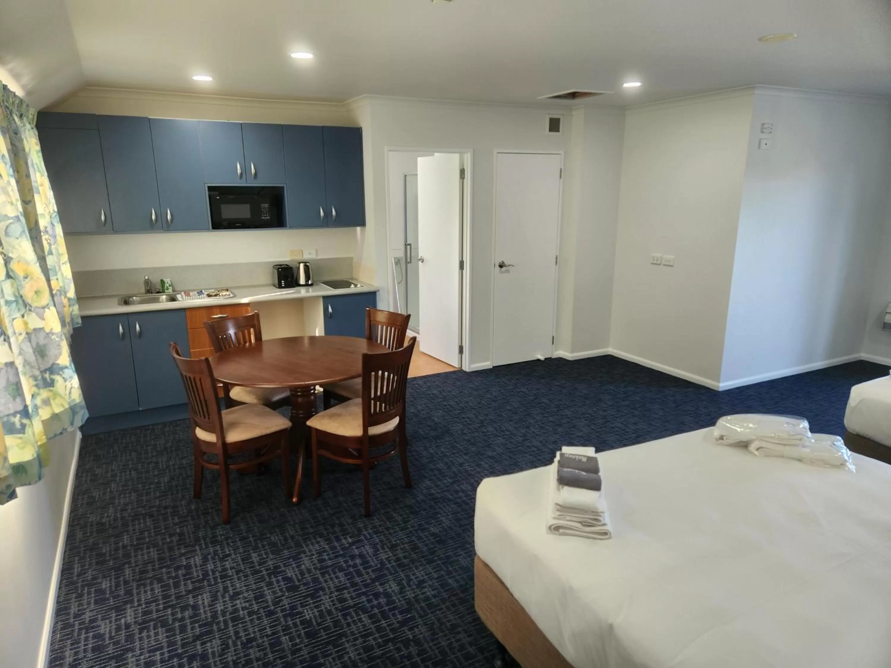 Bed in Botany Palms Motel