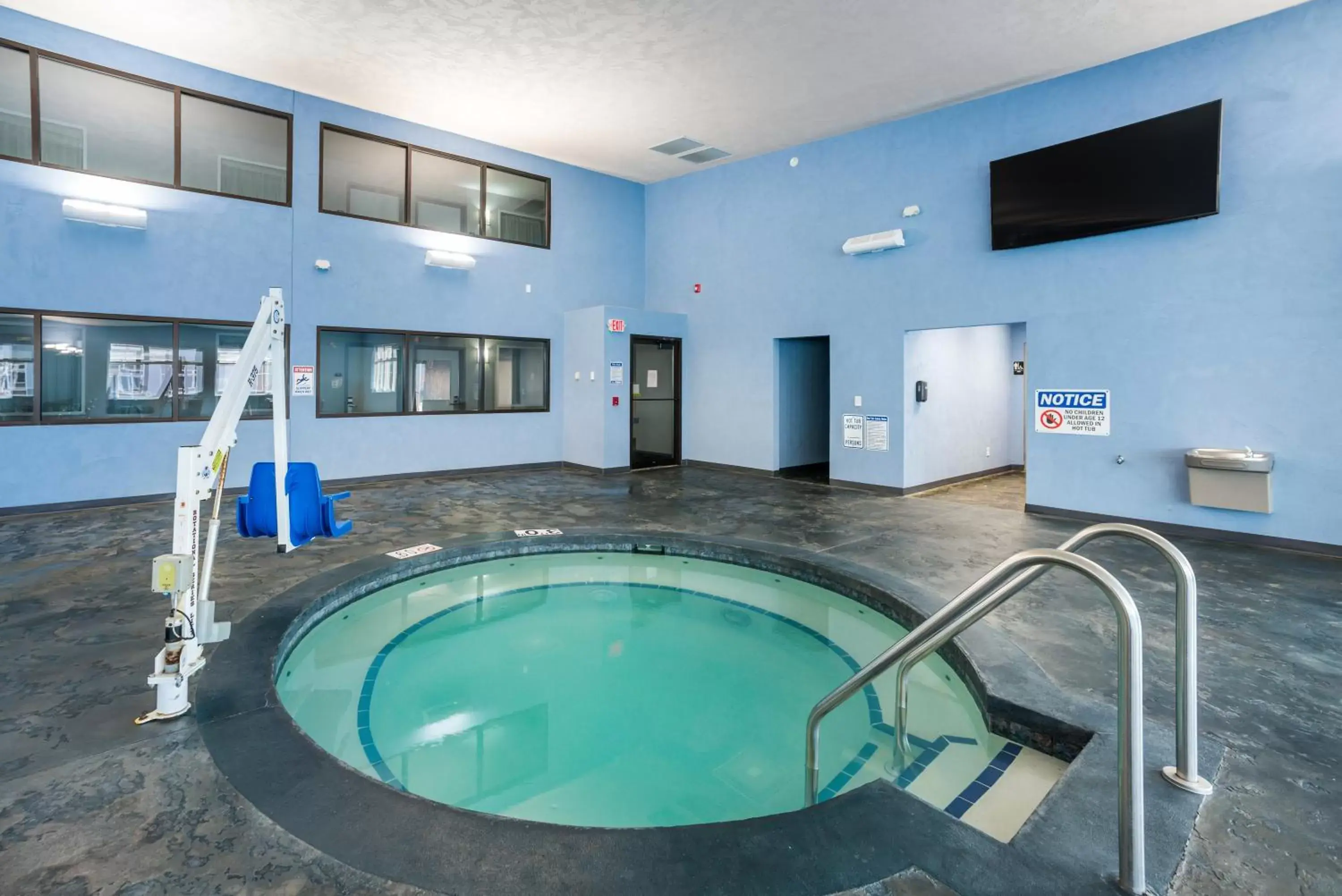 Spa and wellness centre/facilities, Swimming Pool in AmericInn by Wyndham Green Bay Near Stadium