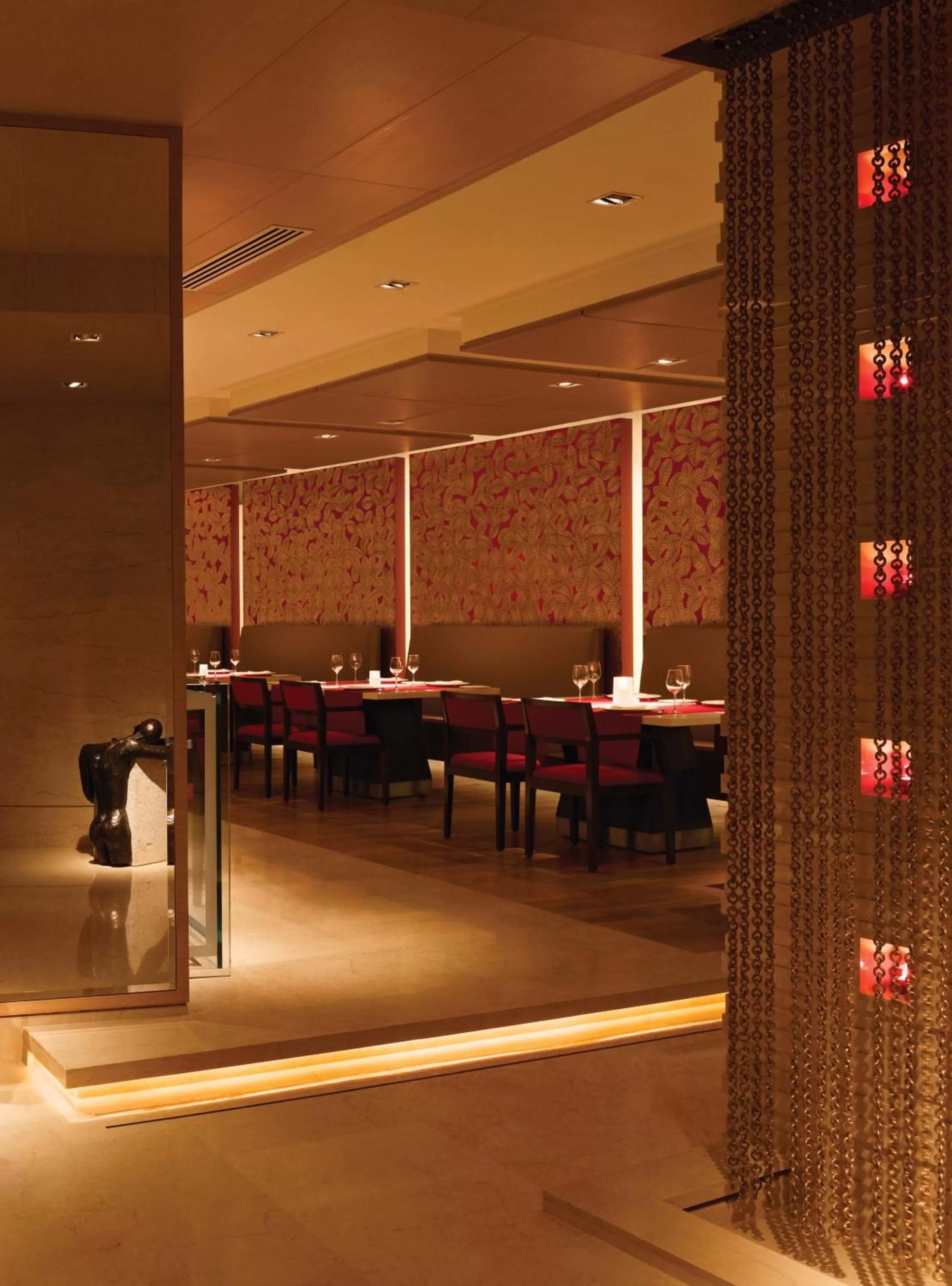 Restaurant/places to eat in Trident Bandra Kurla