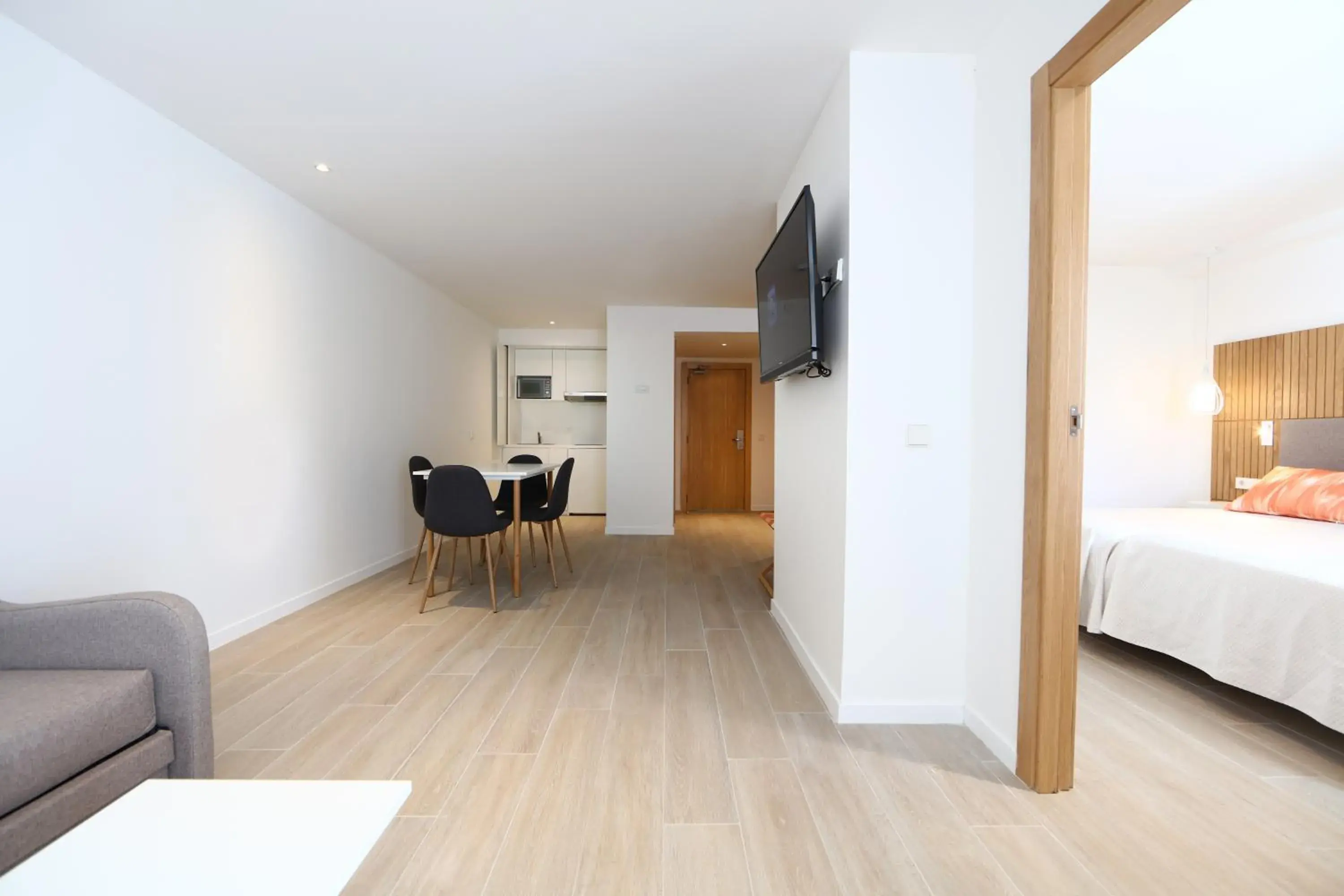 Kitchen or kitchenette, Seating Area in Iberostar Playa de Muro