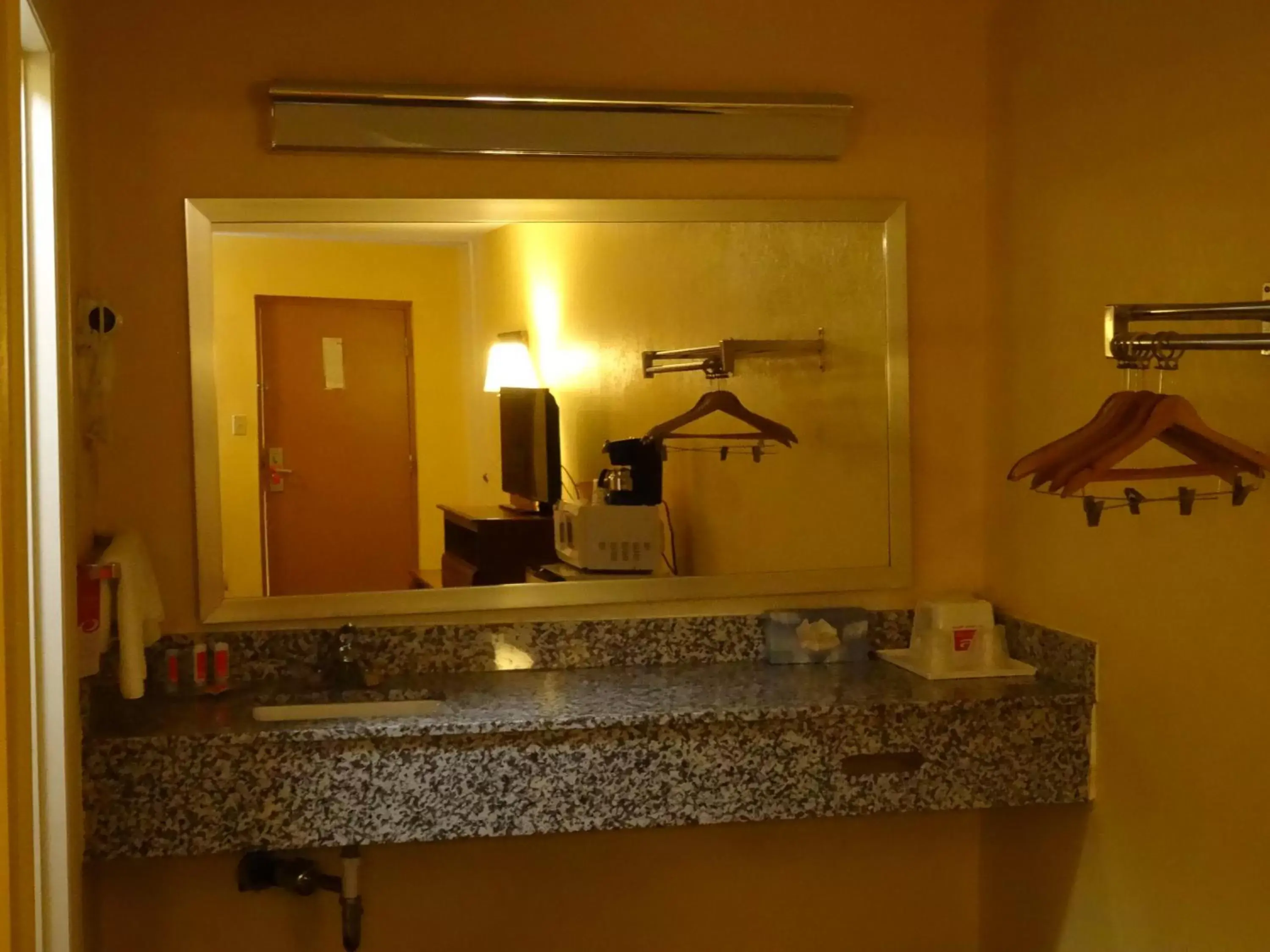 Queen Room with Two Queen Beds - Non-Smoking in Econo Lodge Fredericksburg near I-95 Queen Room with Two Queen Beds - Non-Smoking in Econo Lodge Fredericksburg near I-95