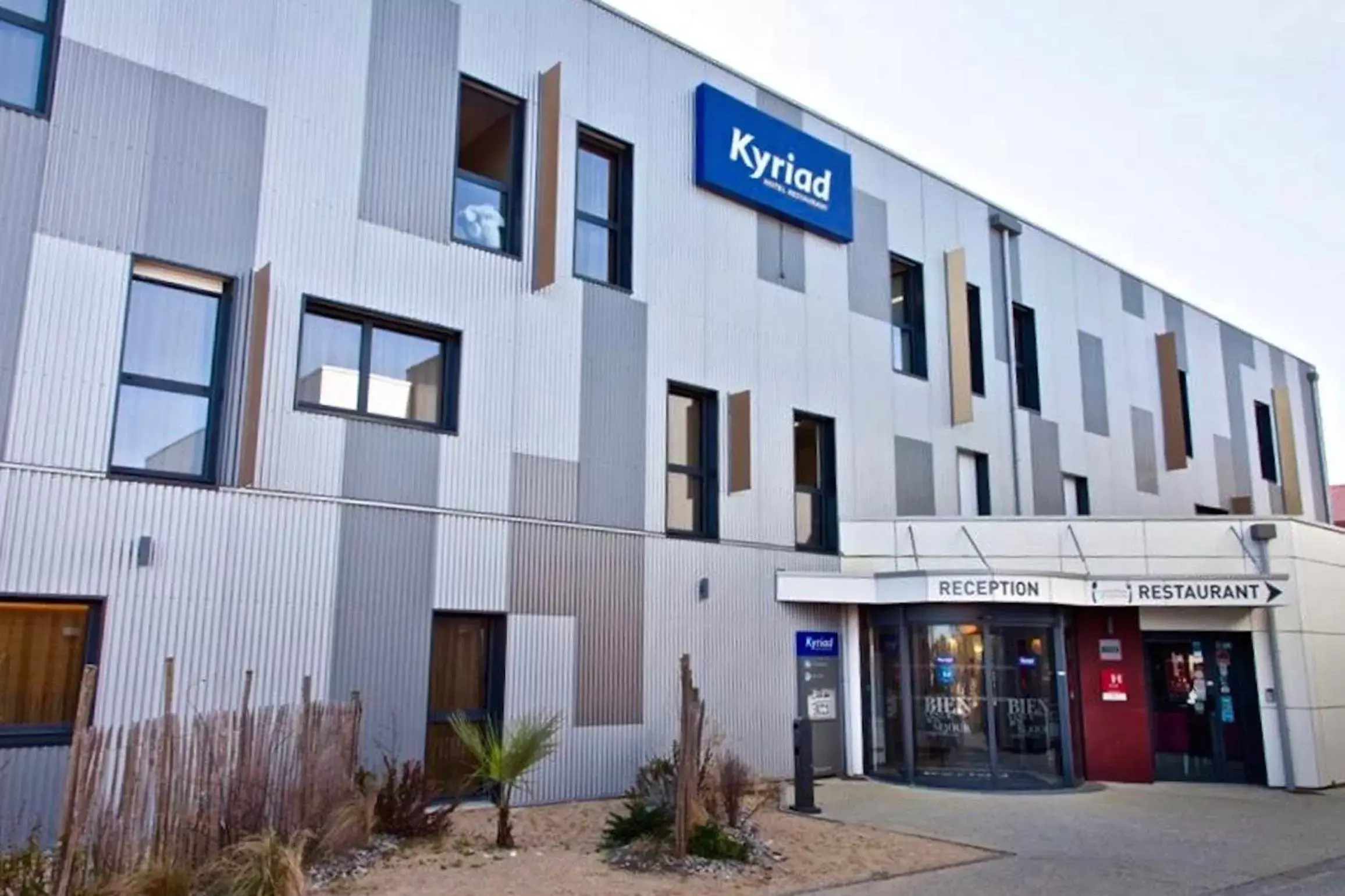 Facade/entrance, Property Building in Kyriad Auray