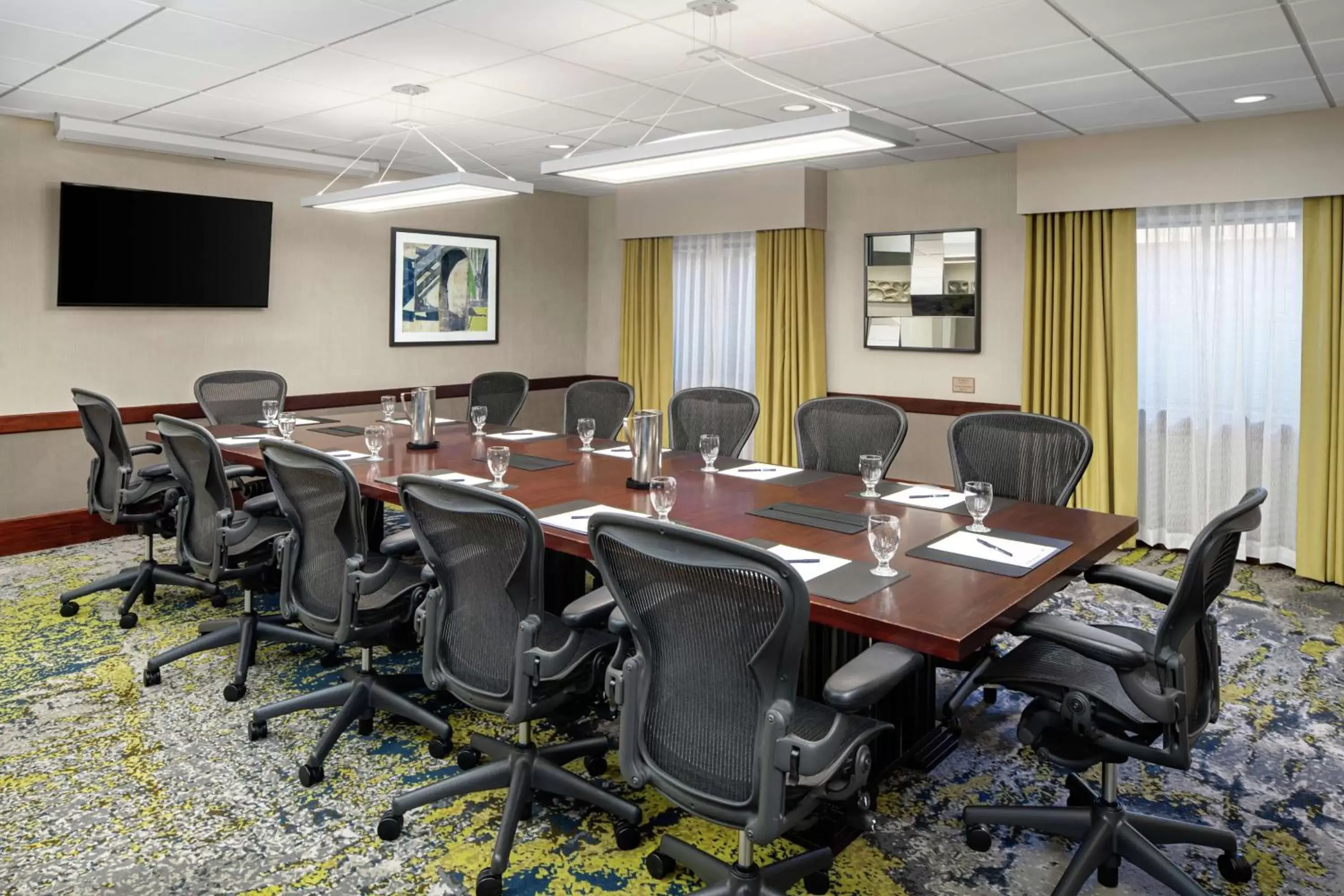 Meeting/conference room in DoubleTree Suites by Hilton Charlotte/SouthPark