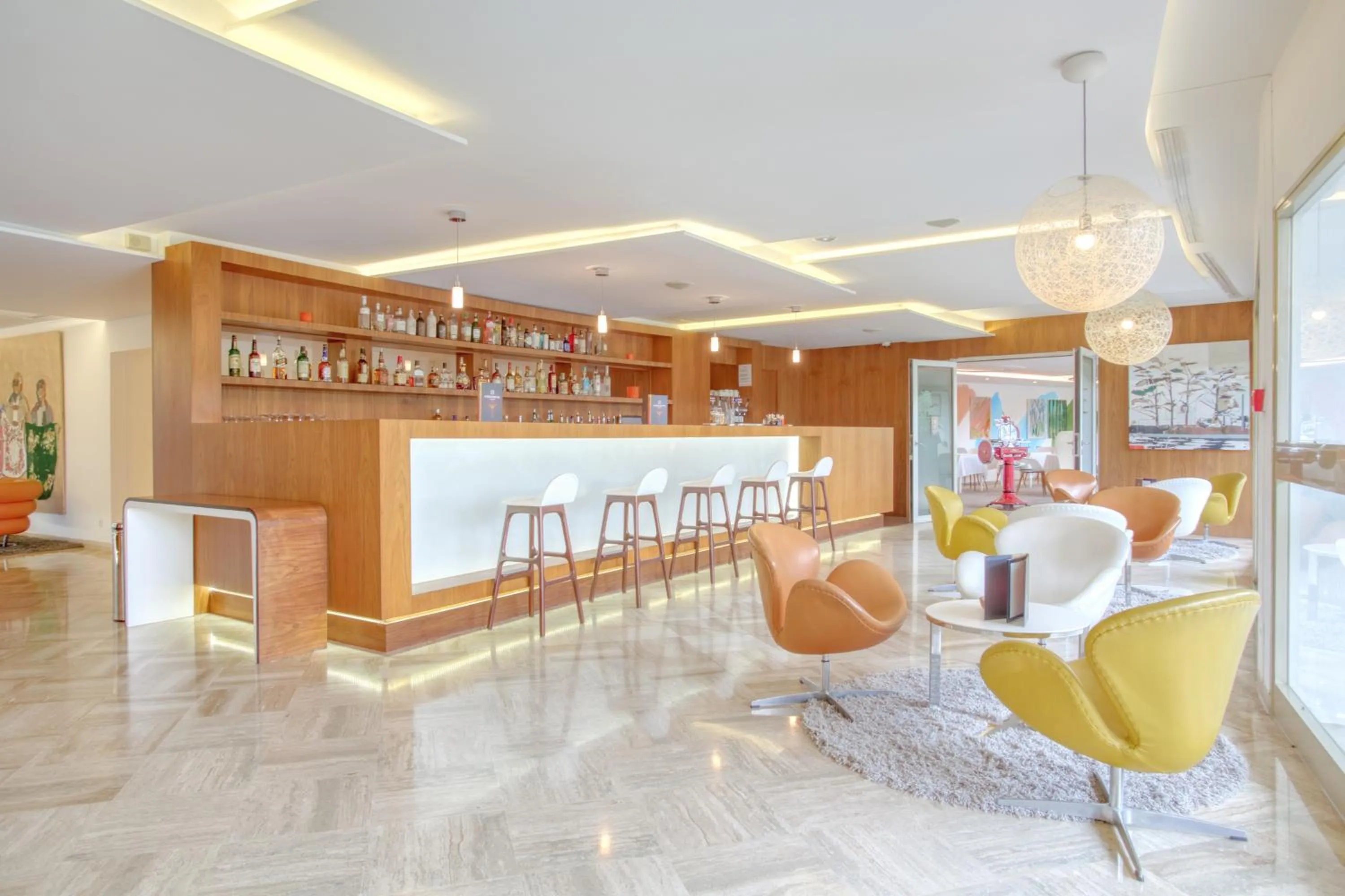 Lounge or bar in Hotel Restaurant La Vague de Saint Paul
