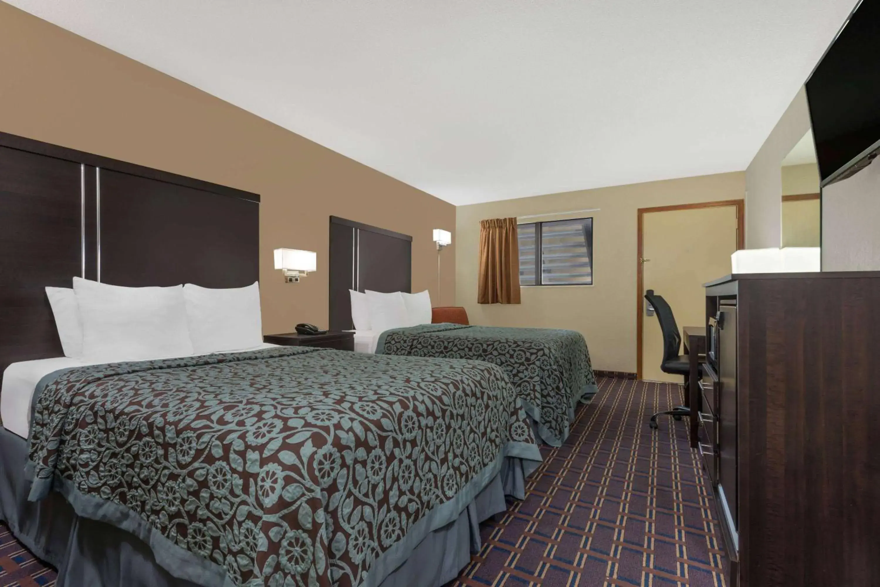 Bedroom, Bed in Days Inn by Wyndham Maumee/Toledo Bedroom, Bed in Days Inn by Wyndham Maumee/Toledo