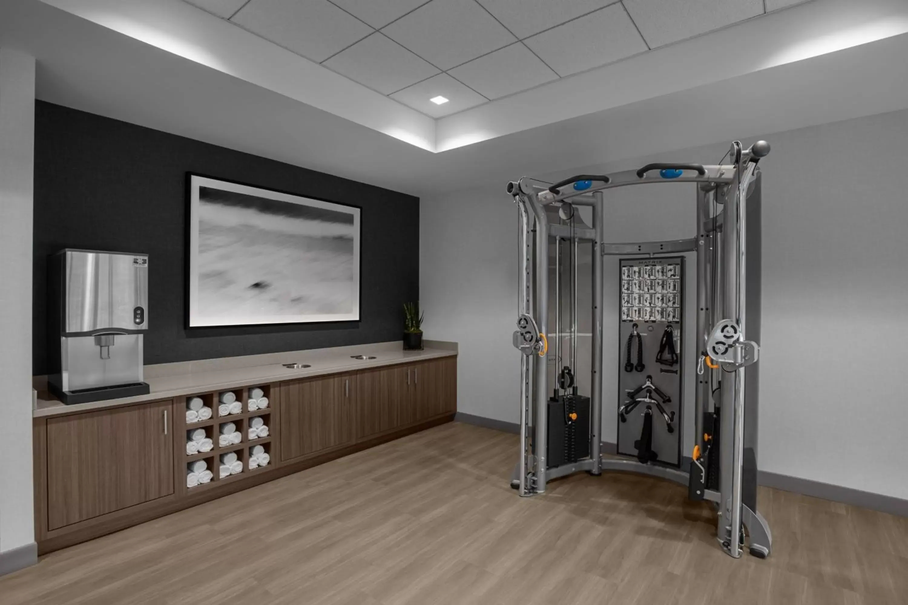 Fitness centre/facilities, TV/Entertainment Center in AC Hotel by Marriott Pittsburgh Southpointe