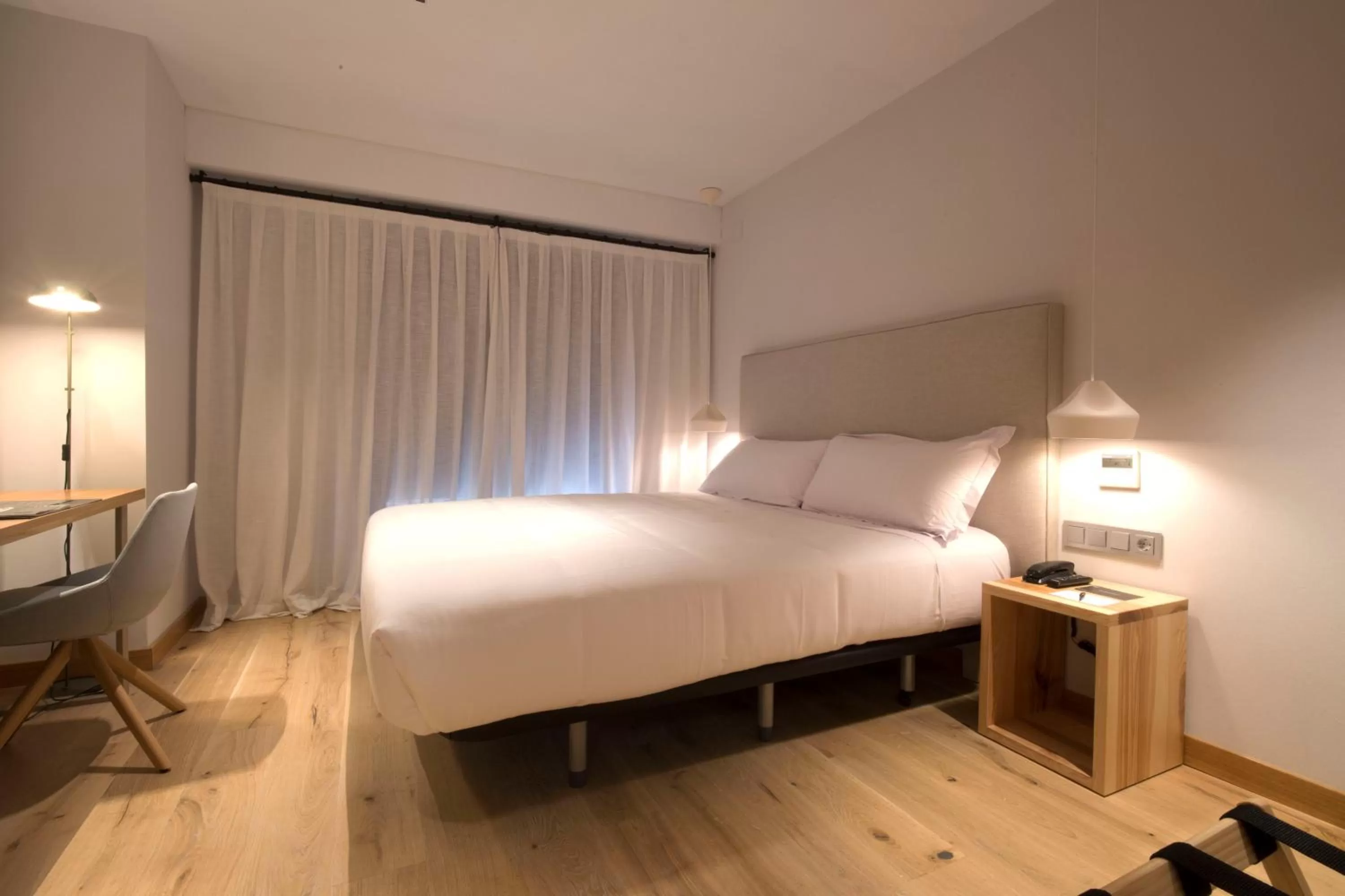 Photo of the whole room, Bed in Zenit Sevilla