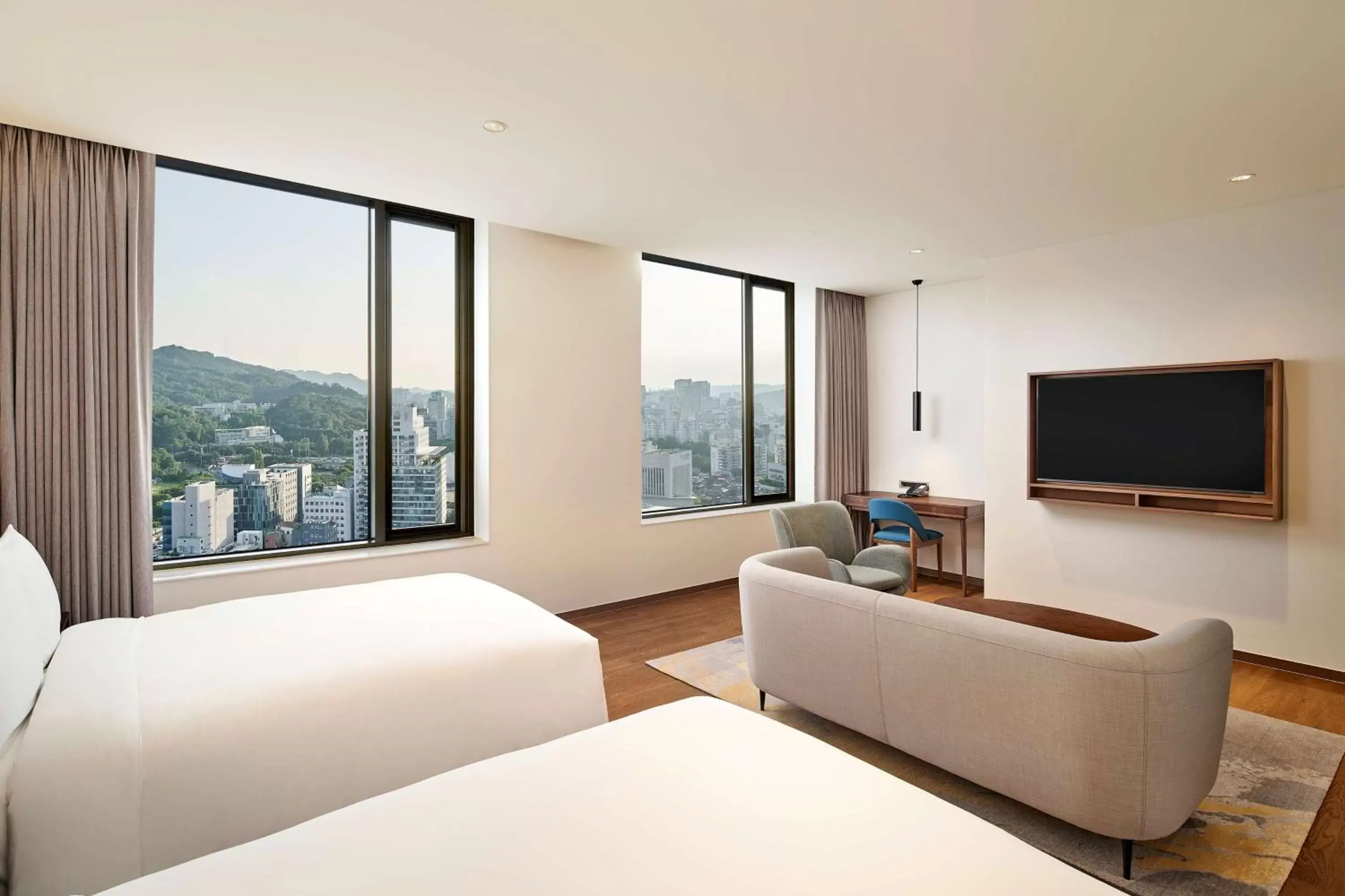 Bedroom, Mountain View in Hilton Garden Inn Seoul Gangnam