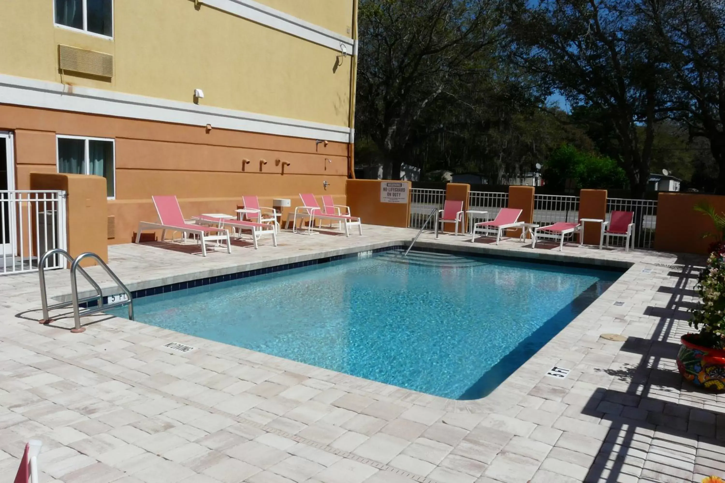 Swimming pool in Comfort Inn Fort Myers Northeast
